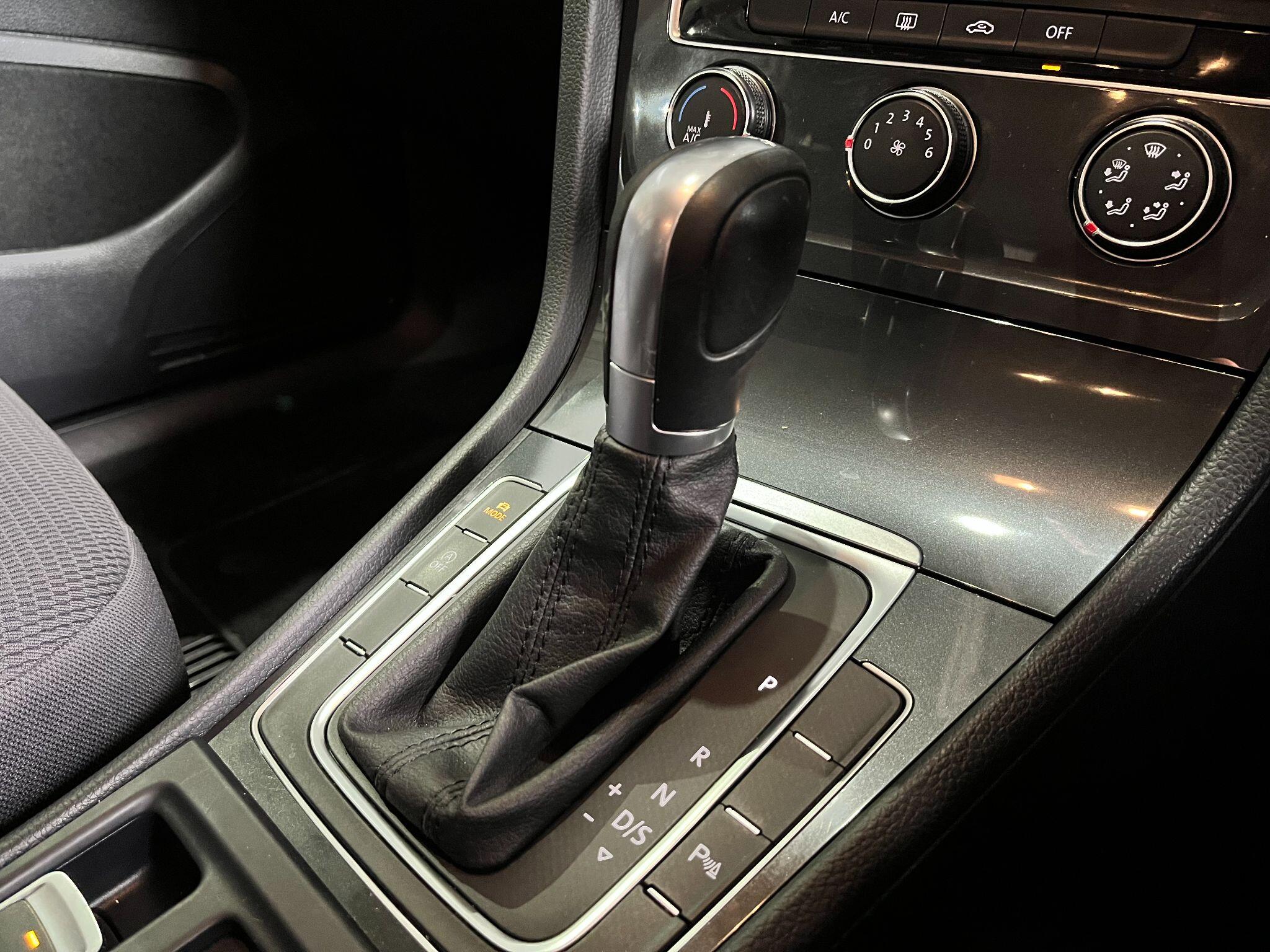 Volkswagen Golf view 16