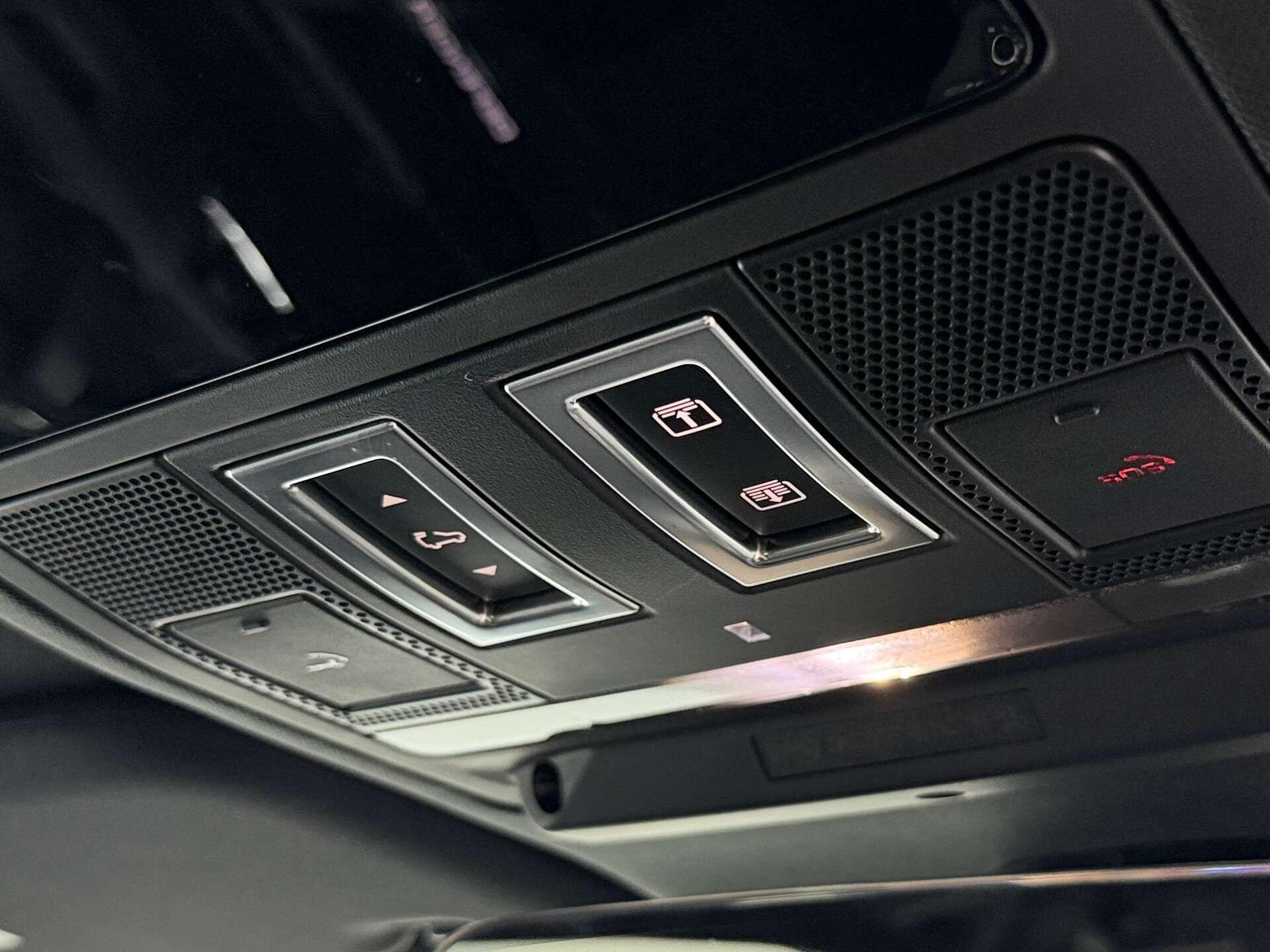 Land Rover Defender view 36