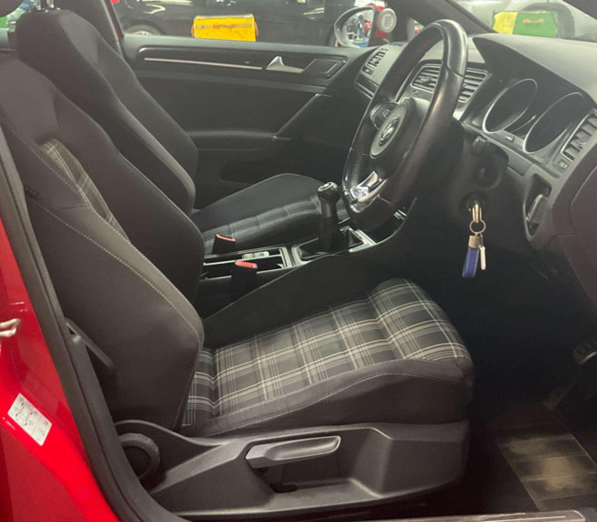 Volkswagen Golf view 4