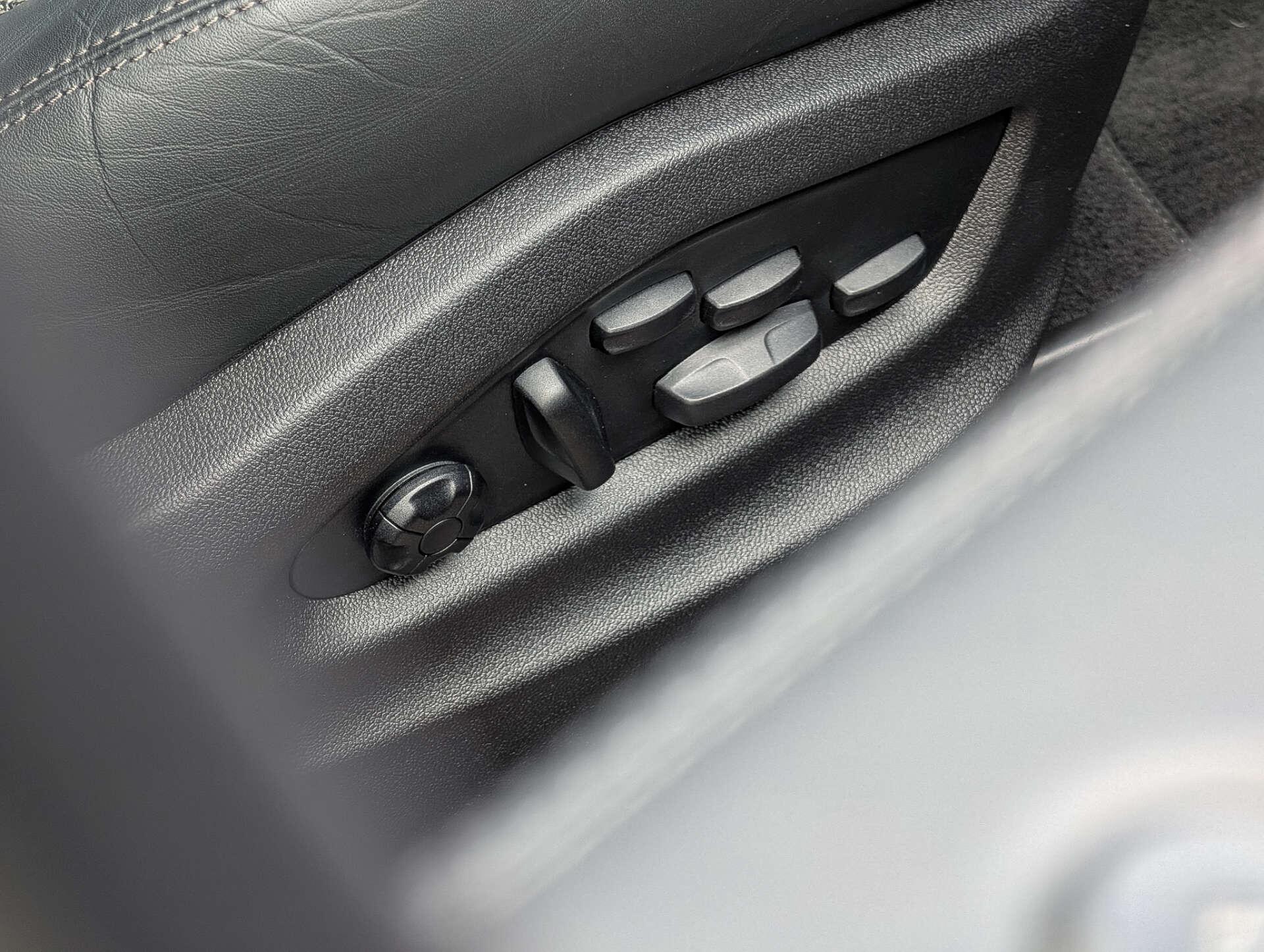 Porsche Cayenne view 33