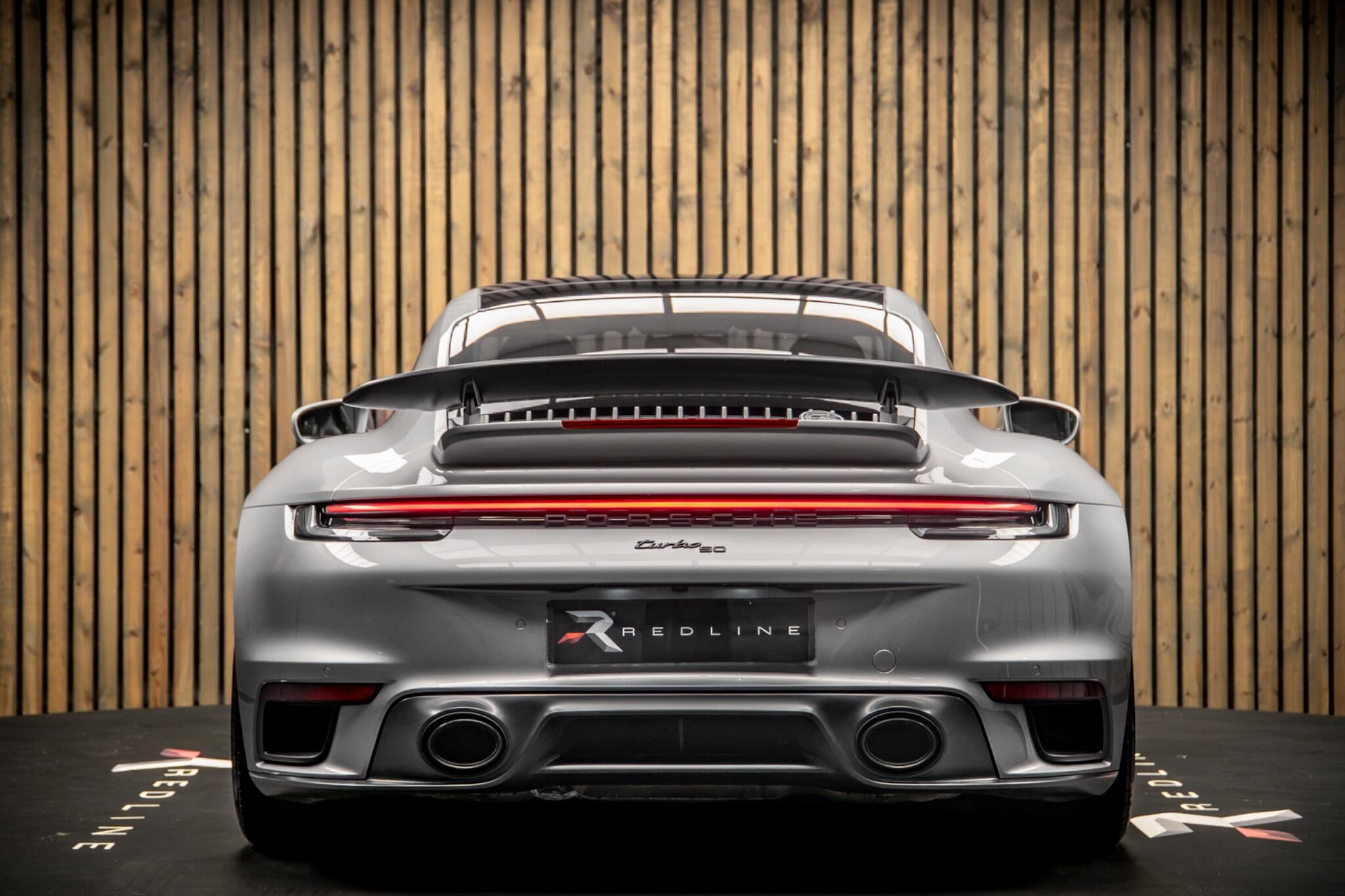 Porsche 911 view 6