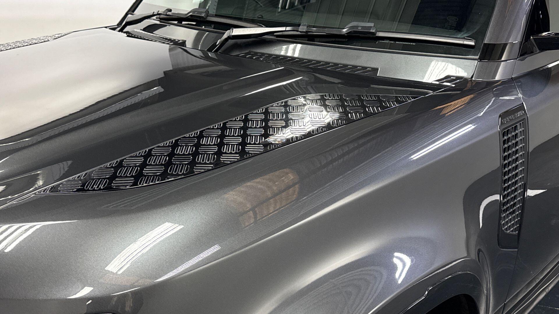 Land Rover Defender view 20