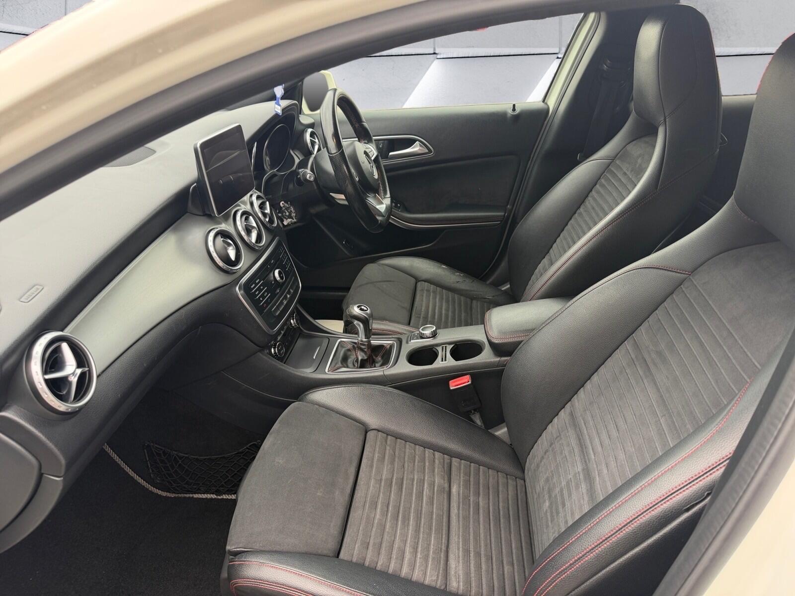 Mercedes-Benz GLA view 14