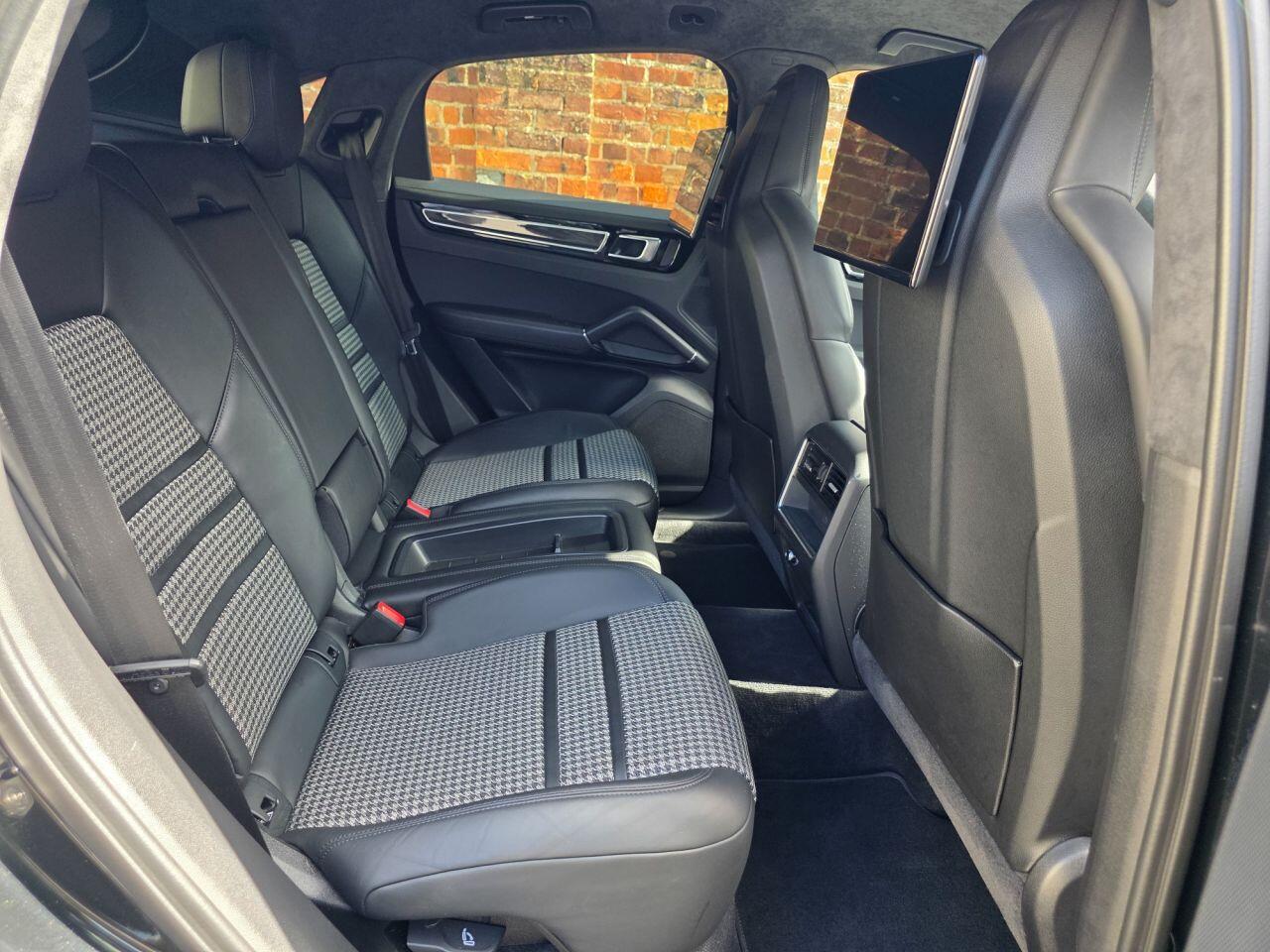Porsche Cayenne view 31