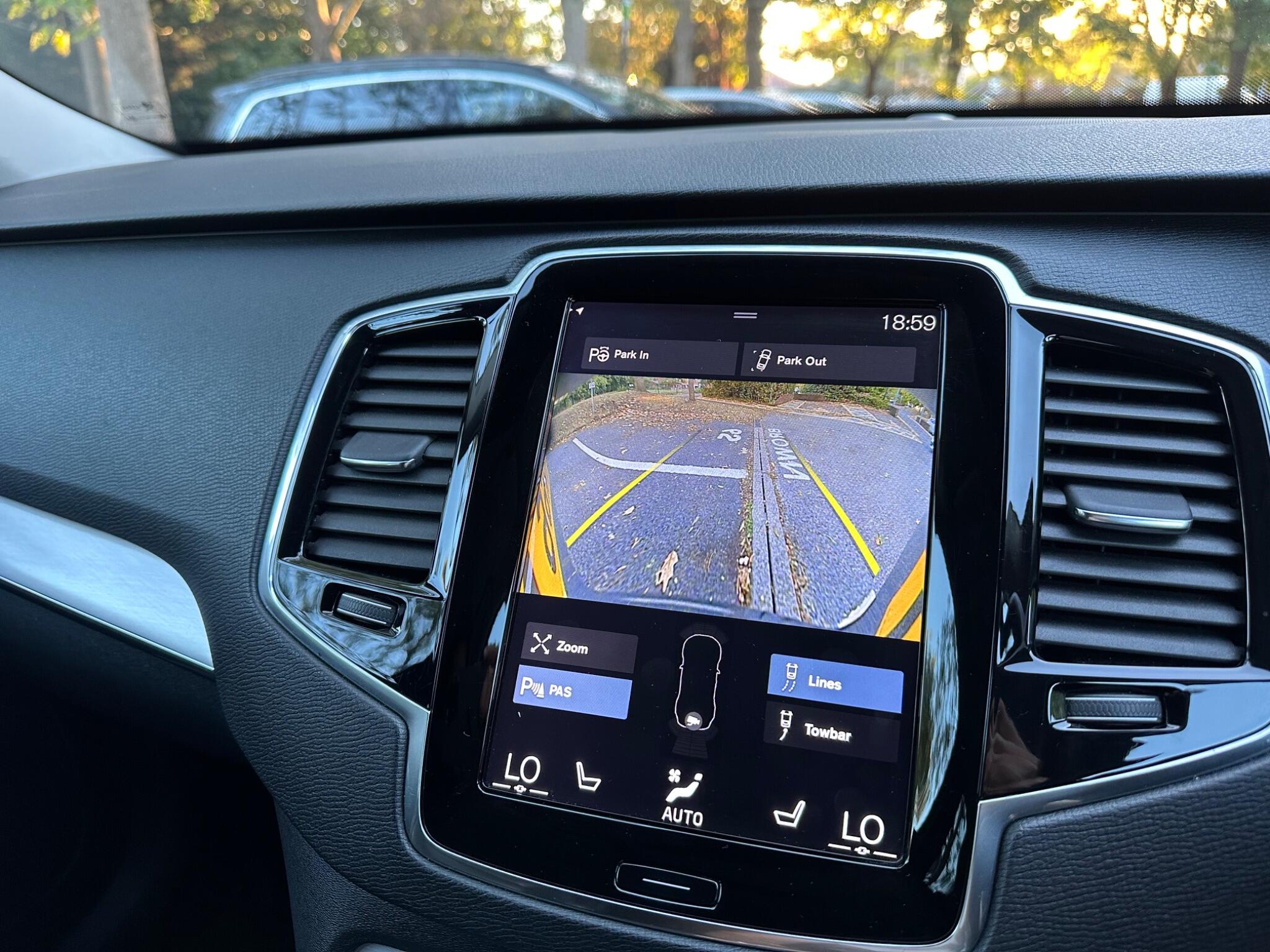 Volvo XC90 view 28
