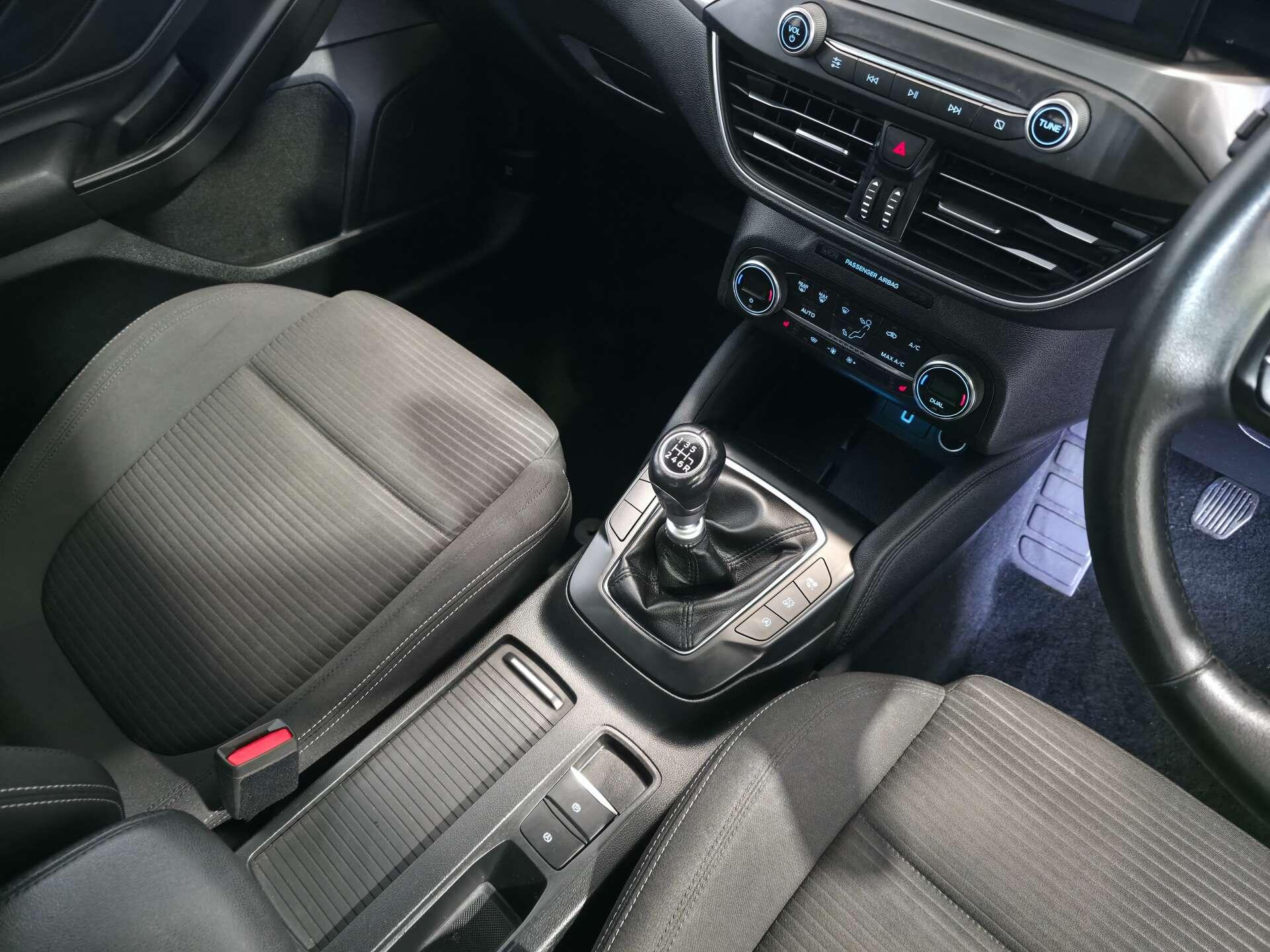Ford Focus view 11