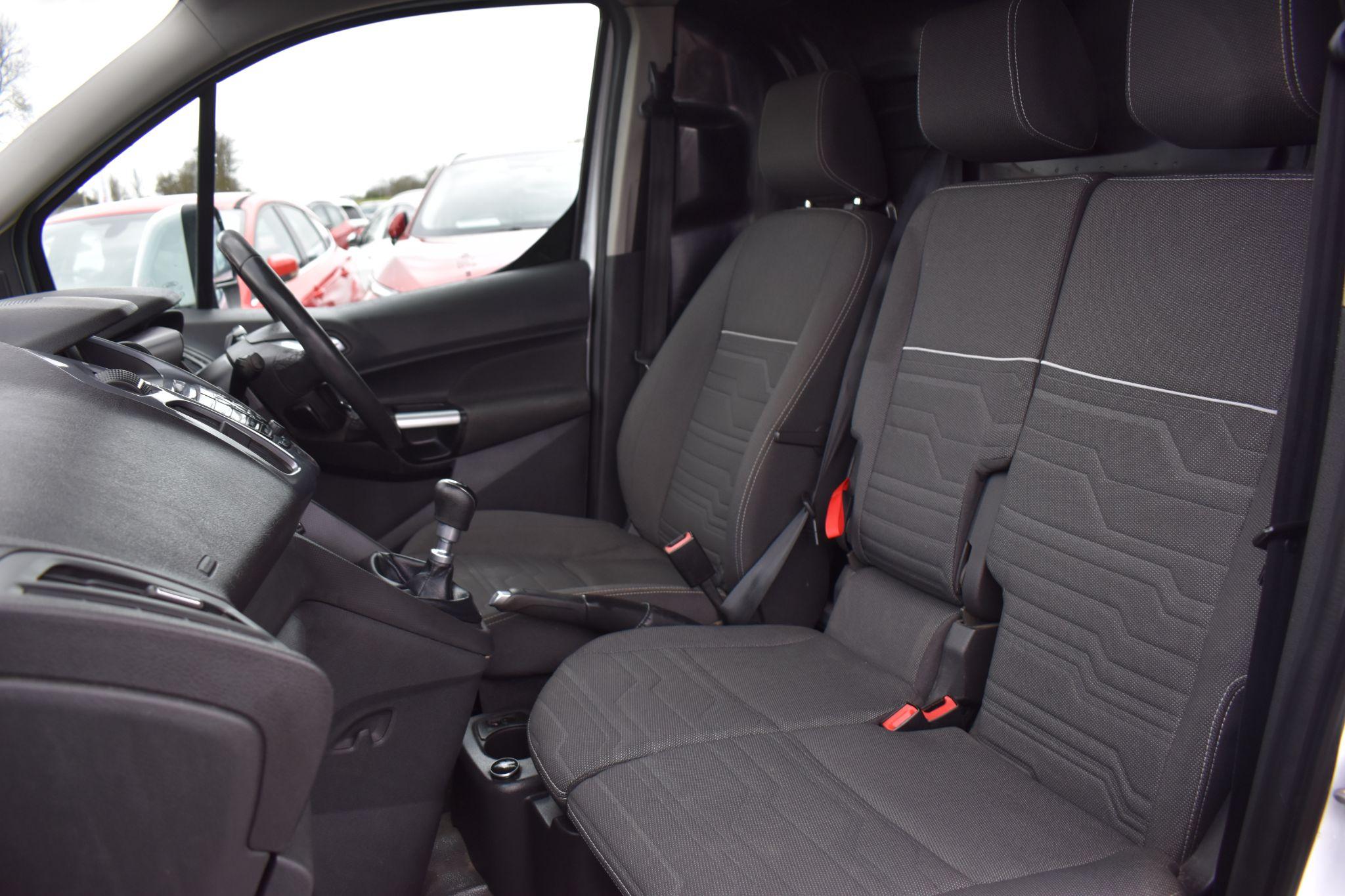 Transit Connect - 1.6 TDCi 200 Limited L1 H1 5dr - Image 15