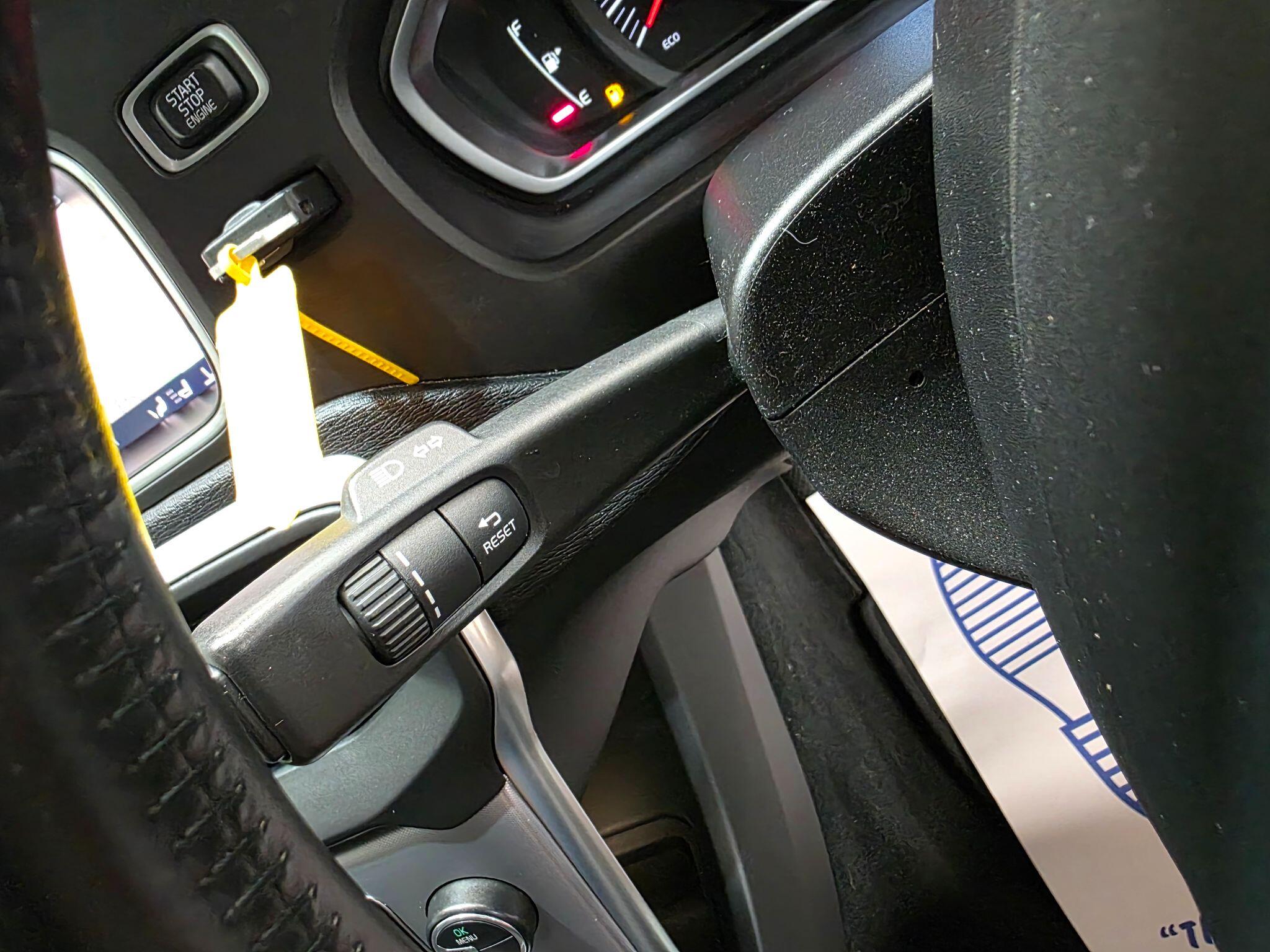 Volvo V40 Cross Country view 18