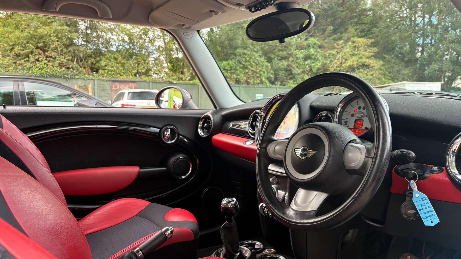 Mini Hatch view 7