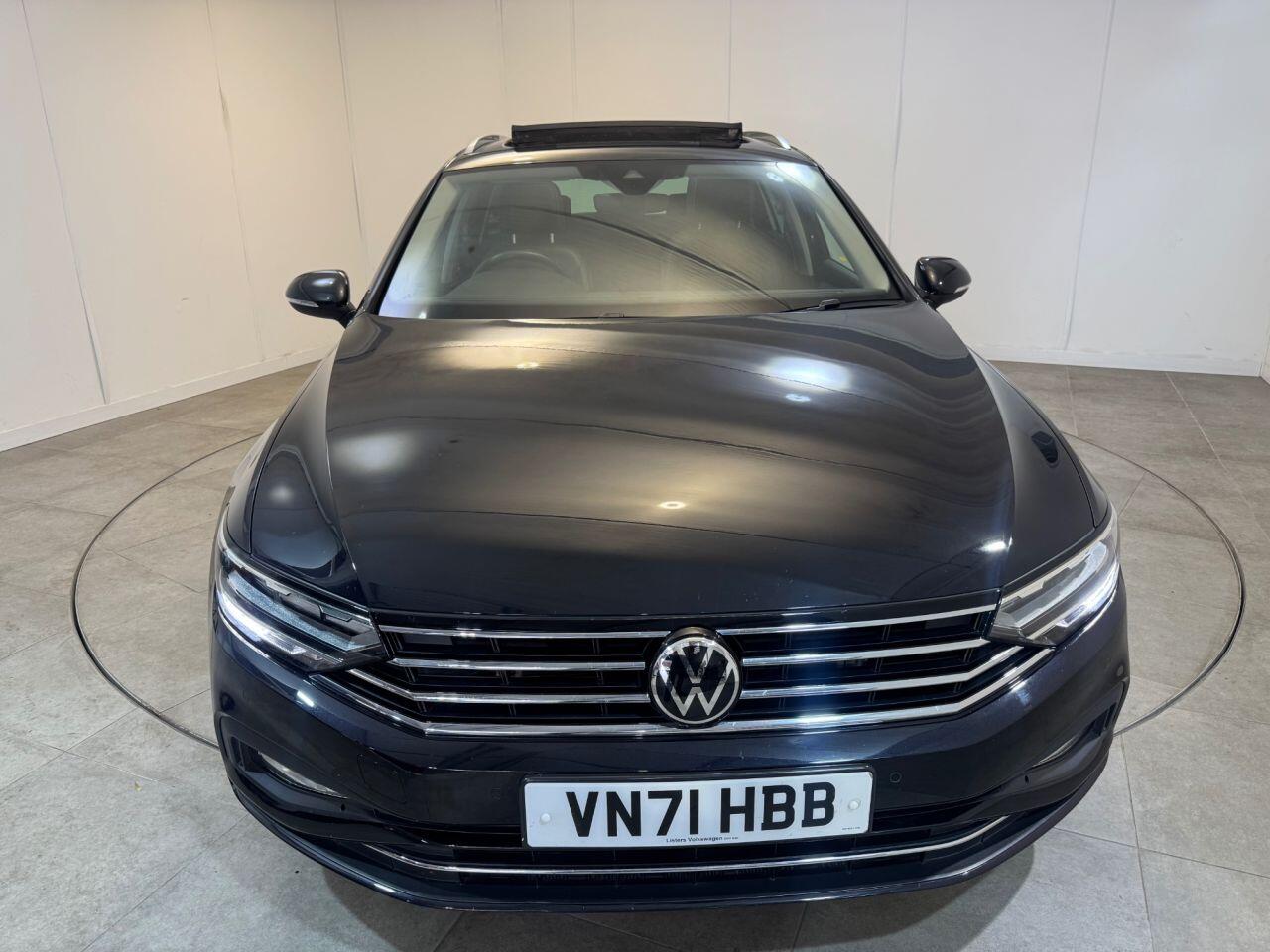 Volkswagen Passat view 8