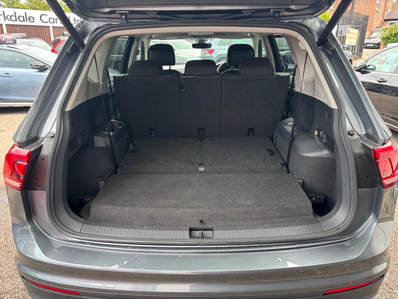 Volkswagen Tiguan Allspace view 15