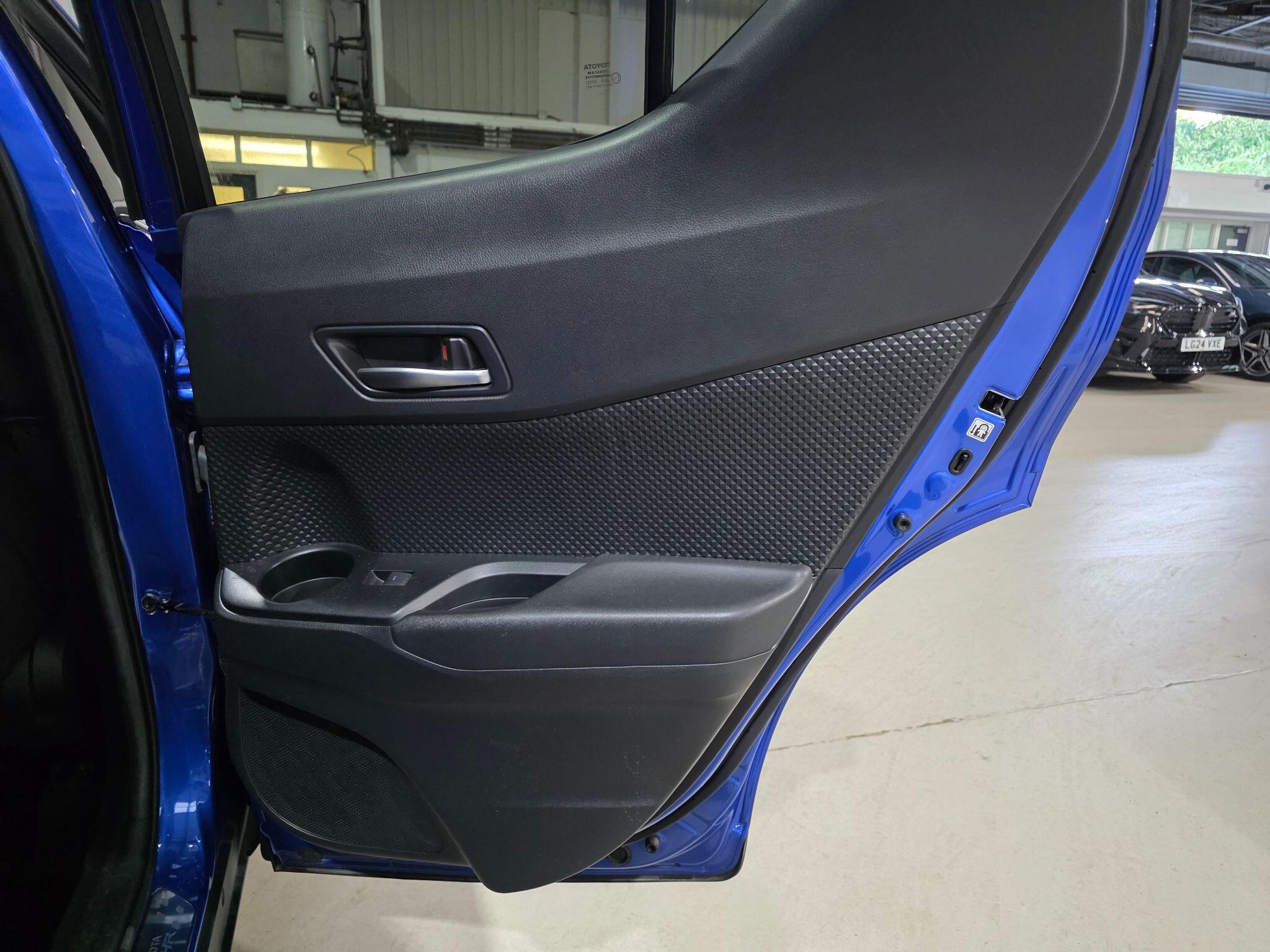 Toyota C-HR view 18