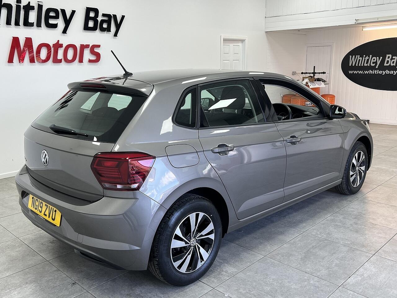 Volkswagen Polo view 3