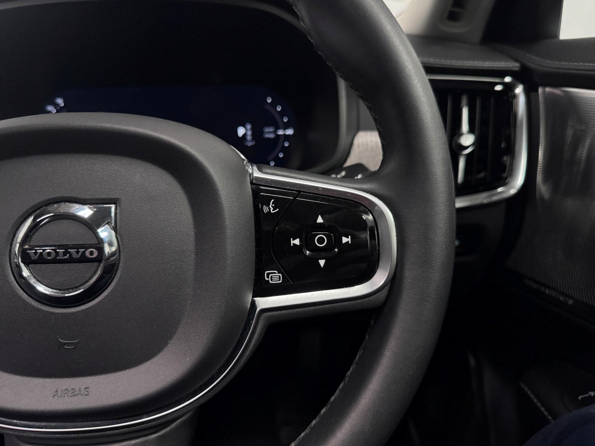 Volvo S90 view 14