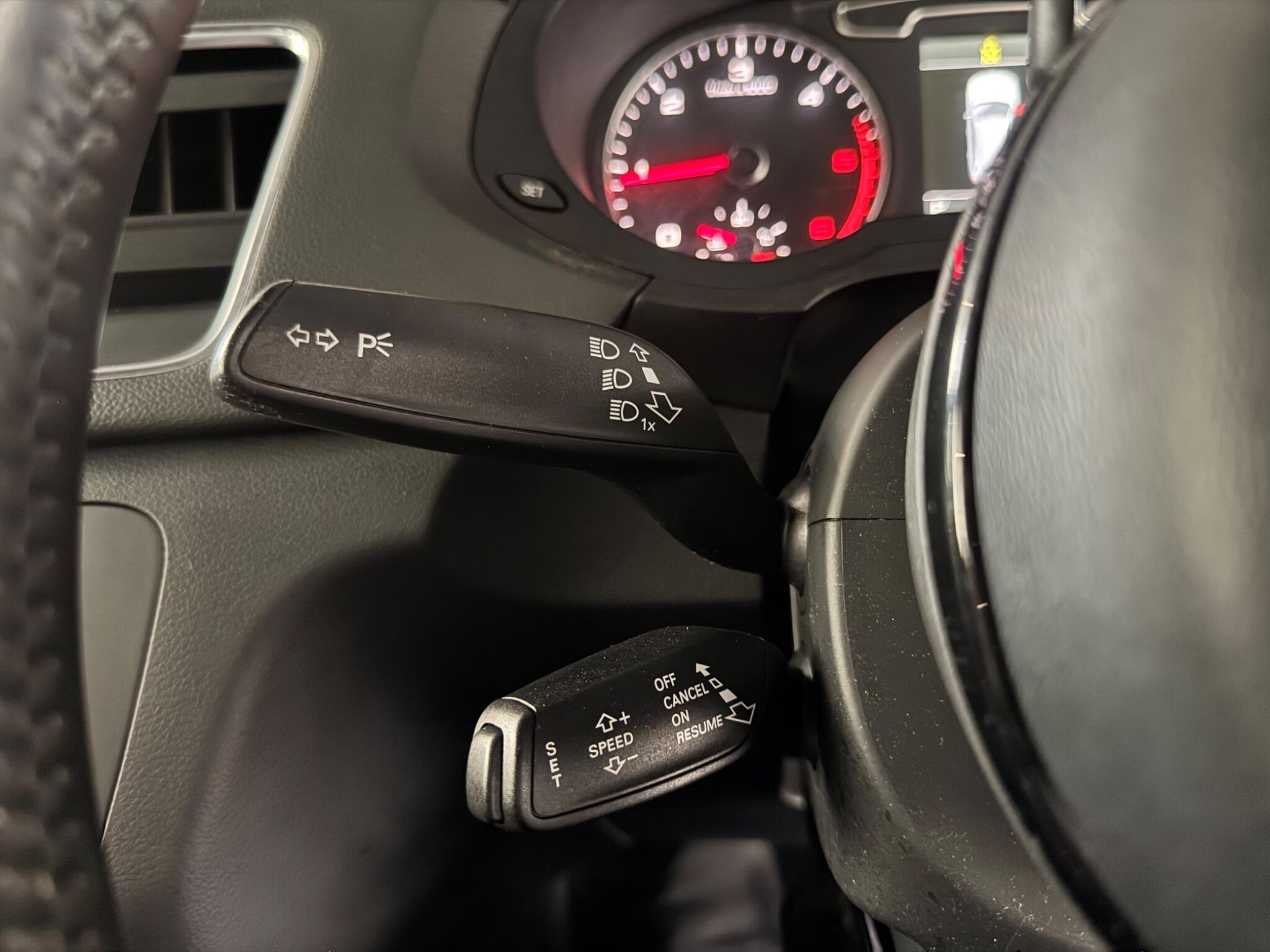 Audi Q3 view 32