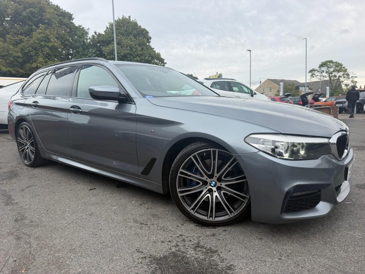BMW 5 Series view 14