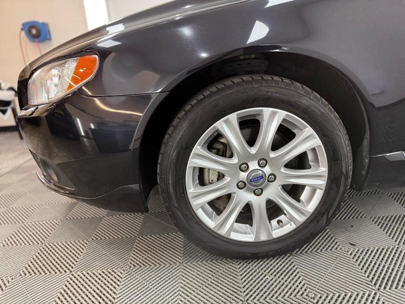 2010 Volvo V70 image 8
