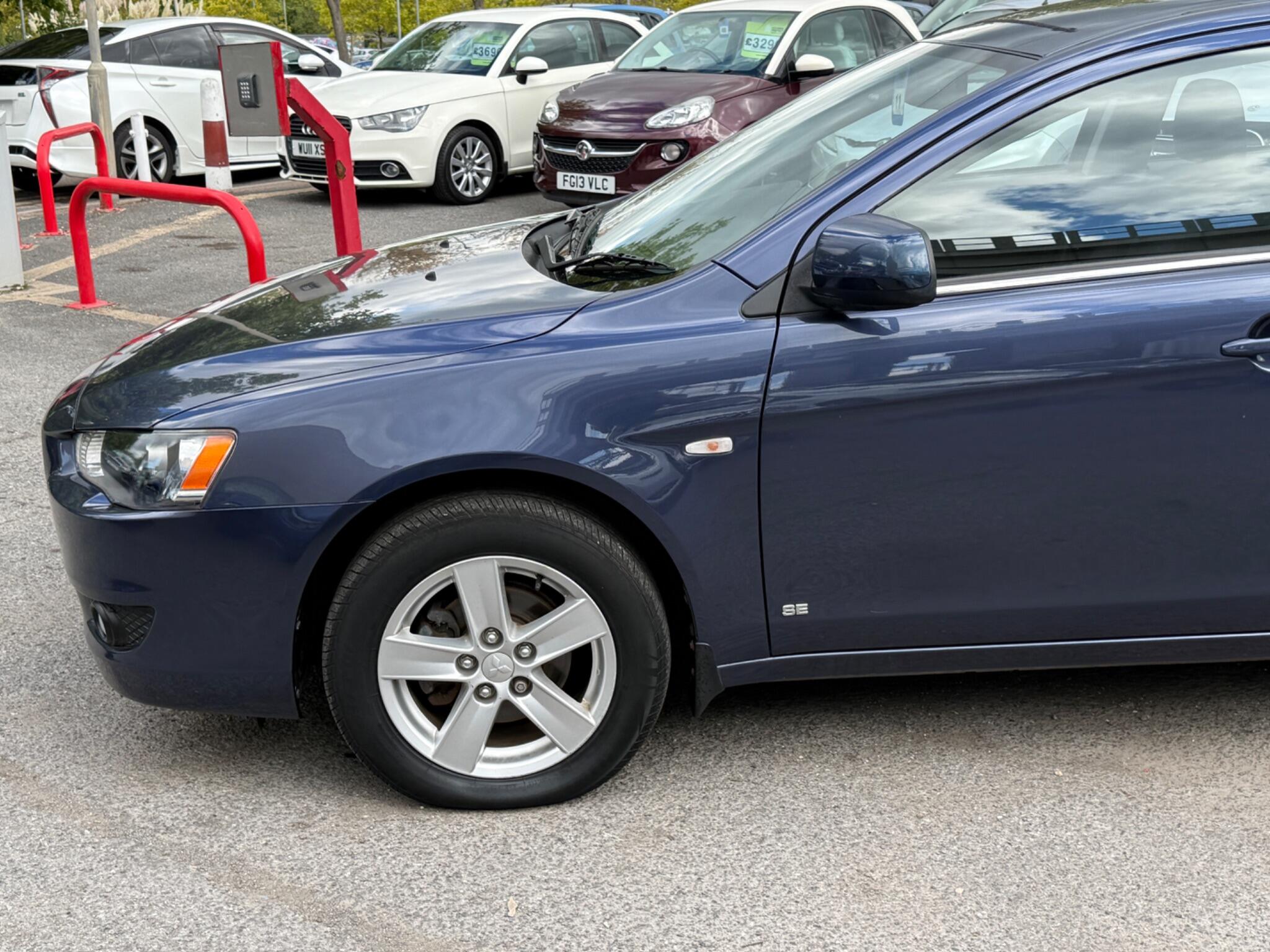 Mitsubishi Lancer - Image 11