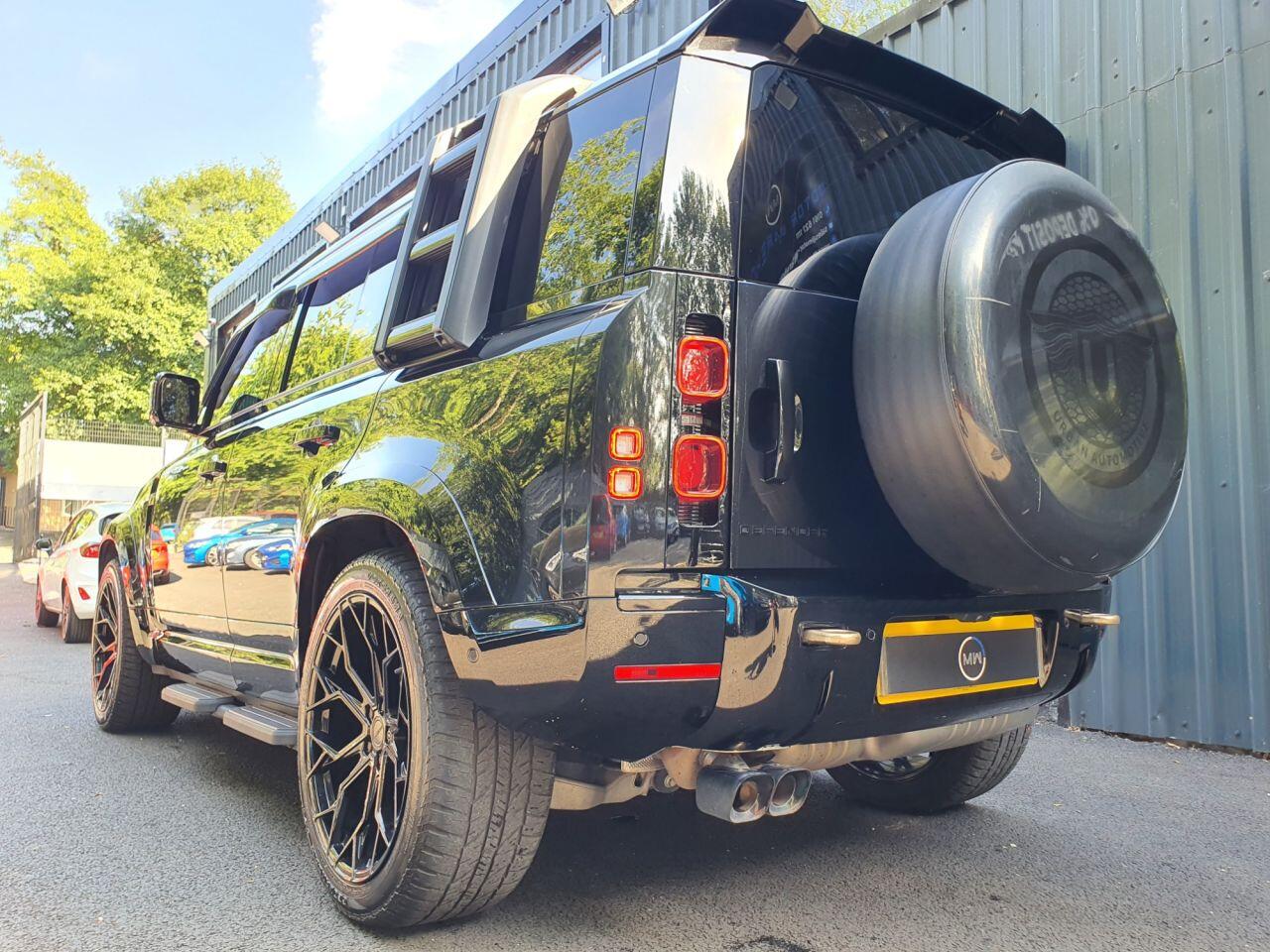 Land Rover Defender 110 view 4