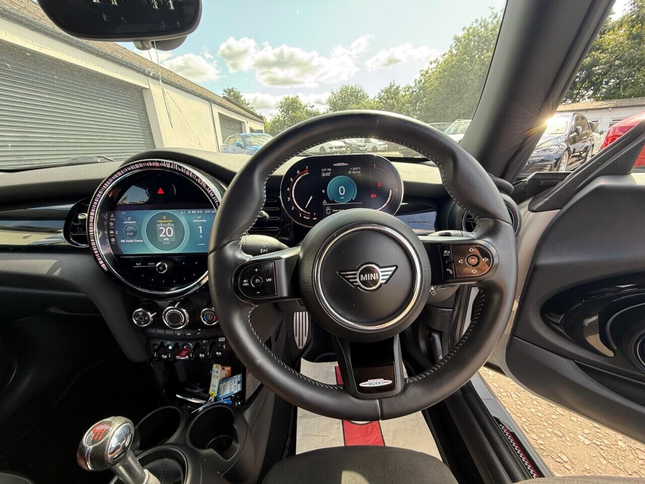 Mini Hatch view 16