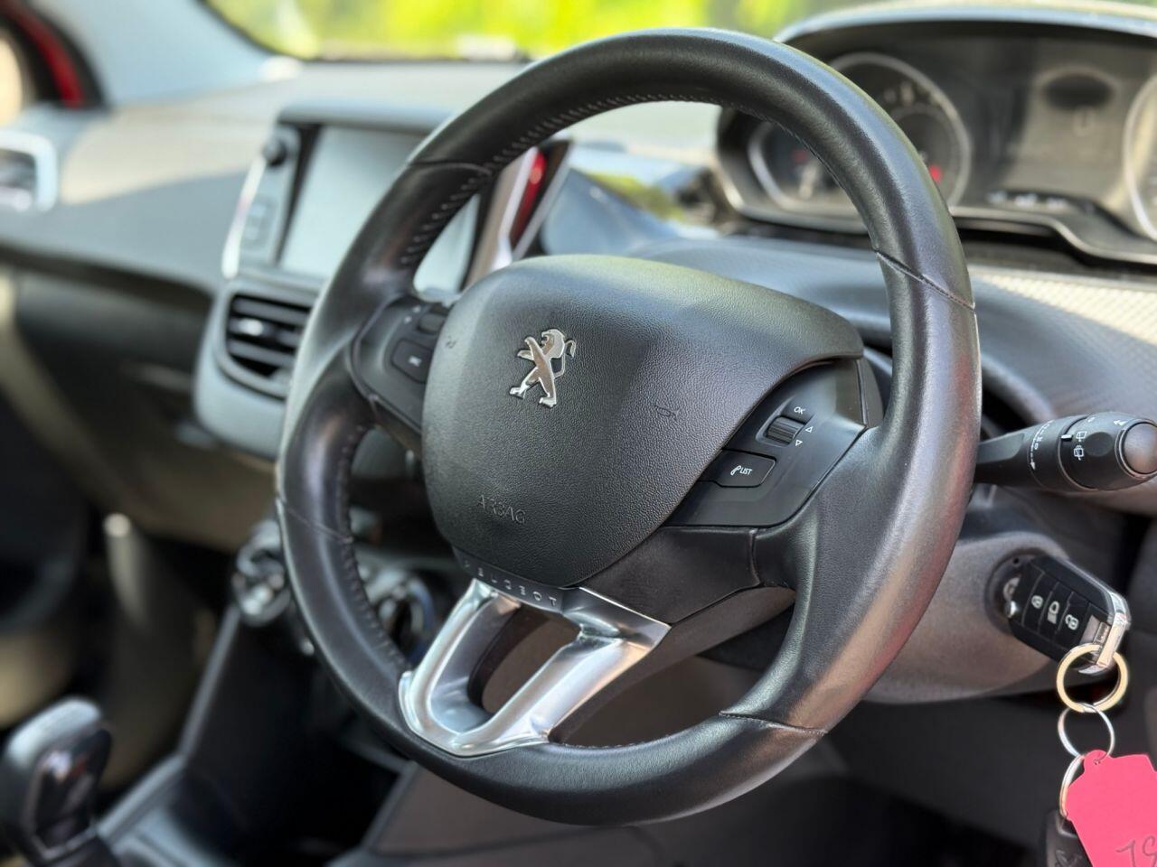 Peugeot 208 view 9