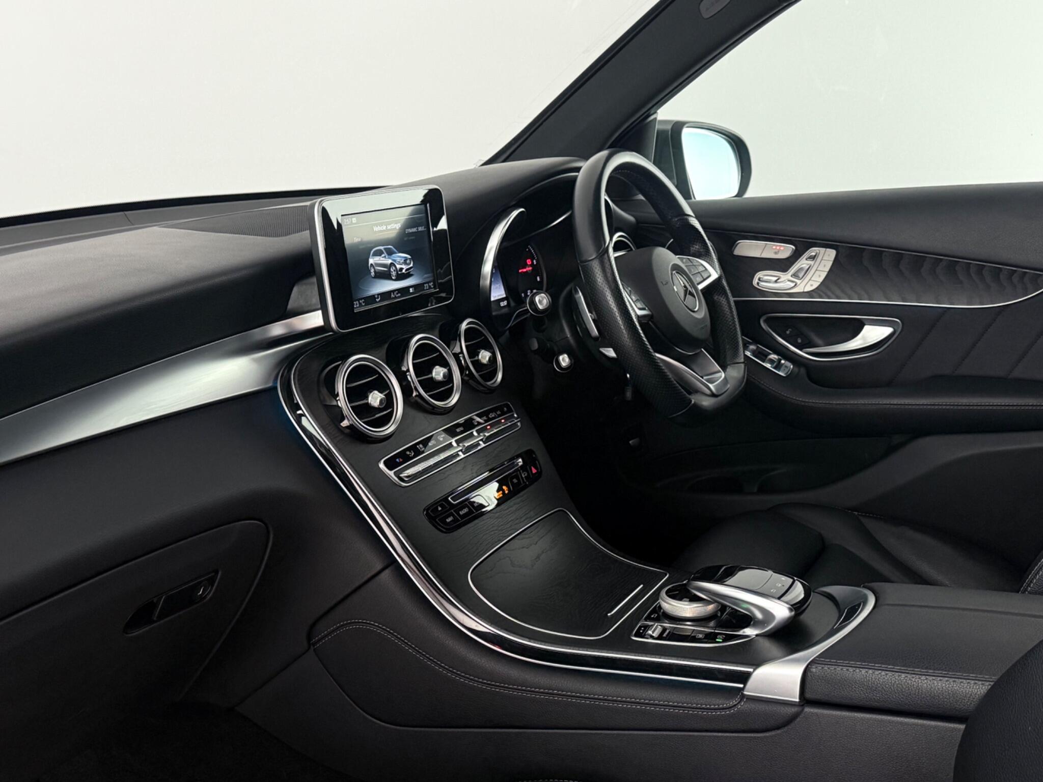 Mercedes-Benz GLC view 13