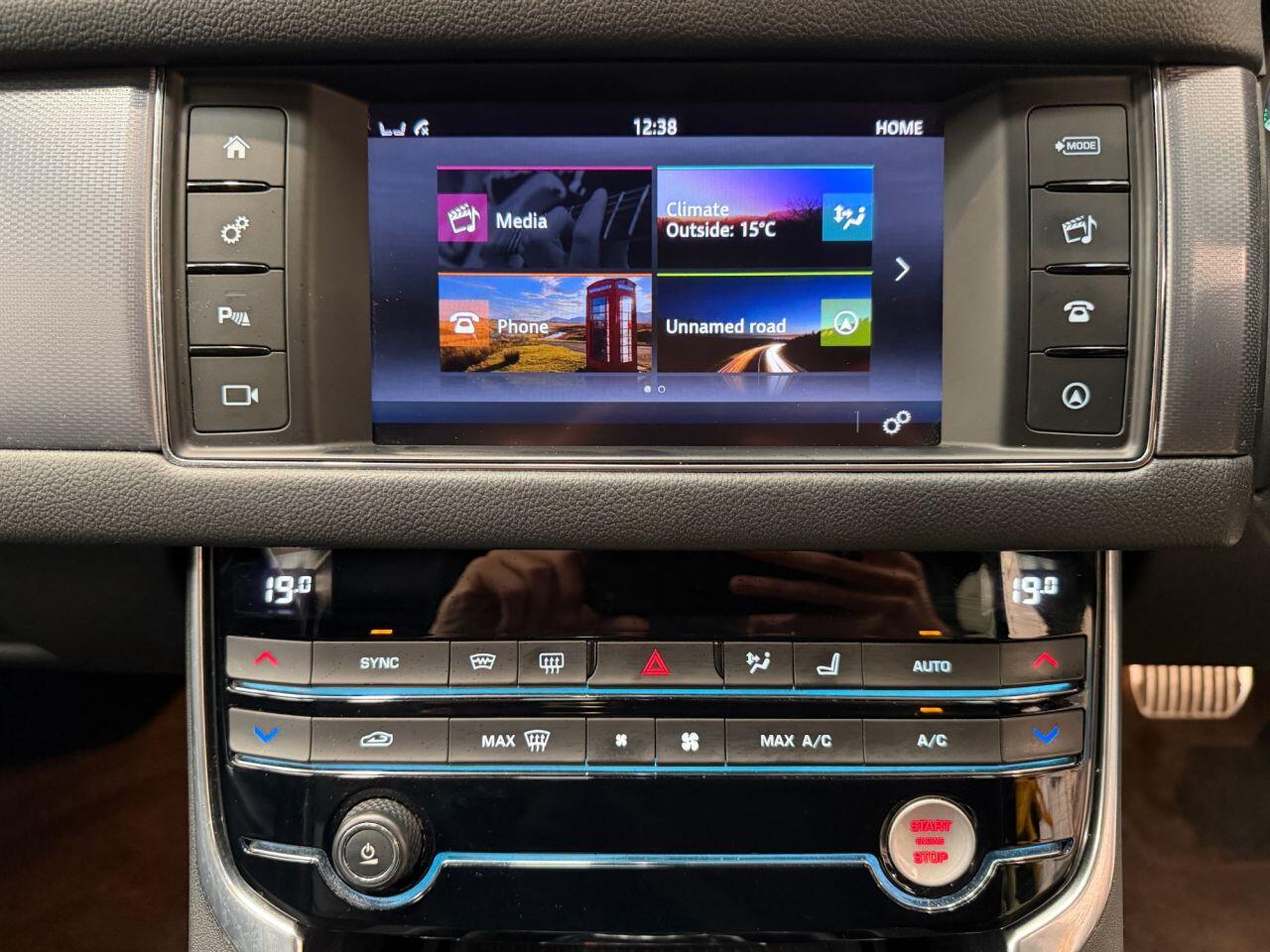 Jaguar XF view 19