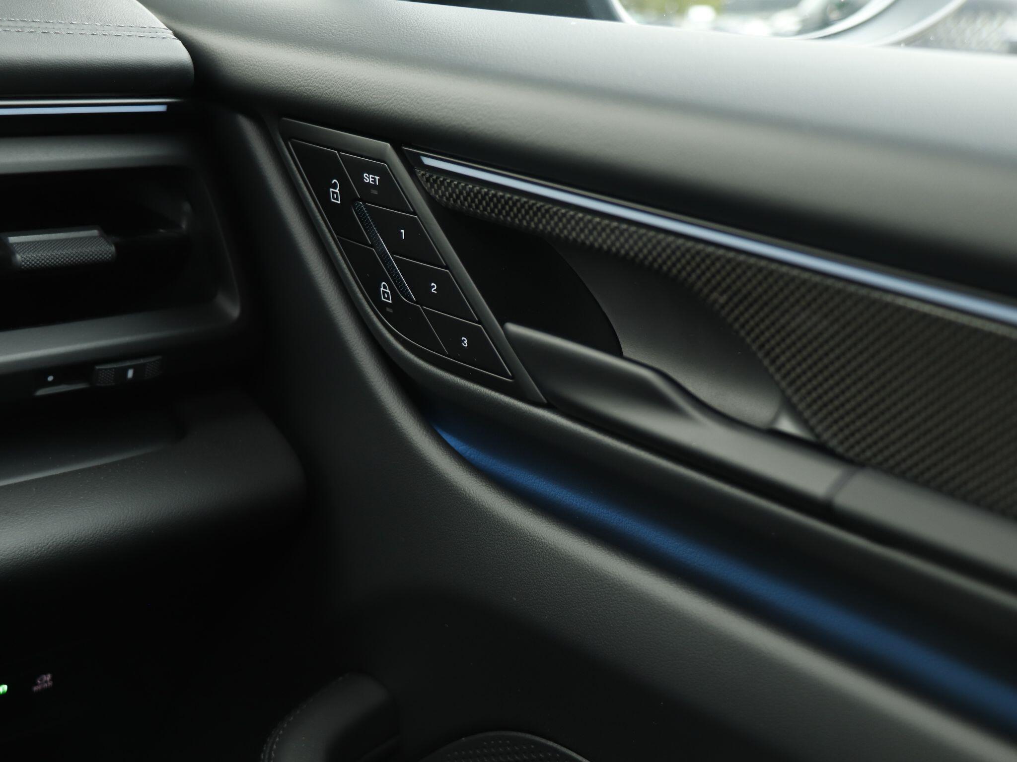 Porsche Macan view 21