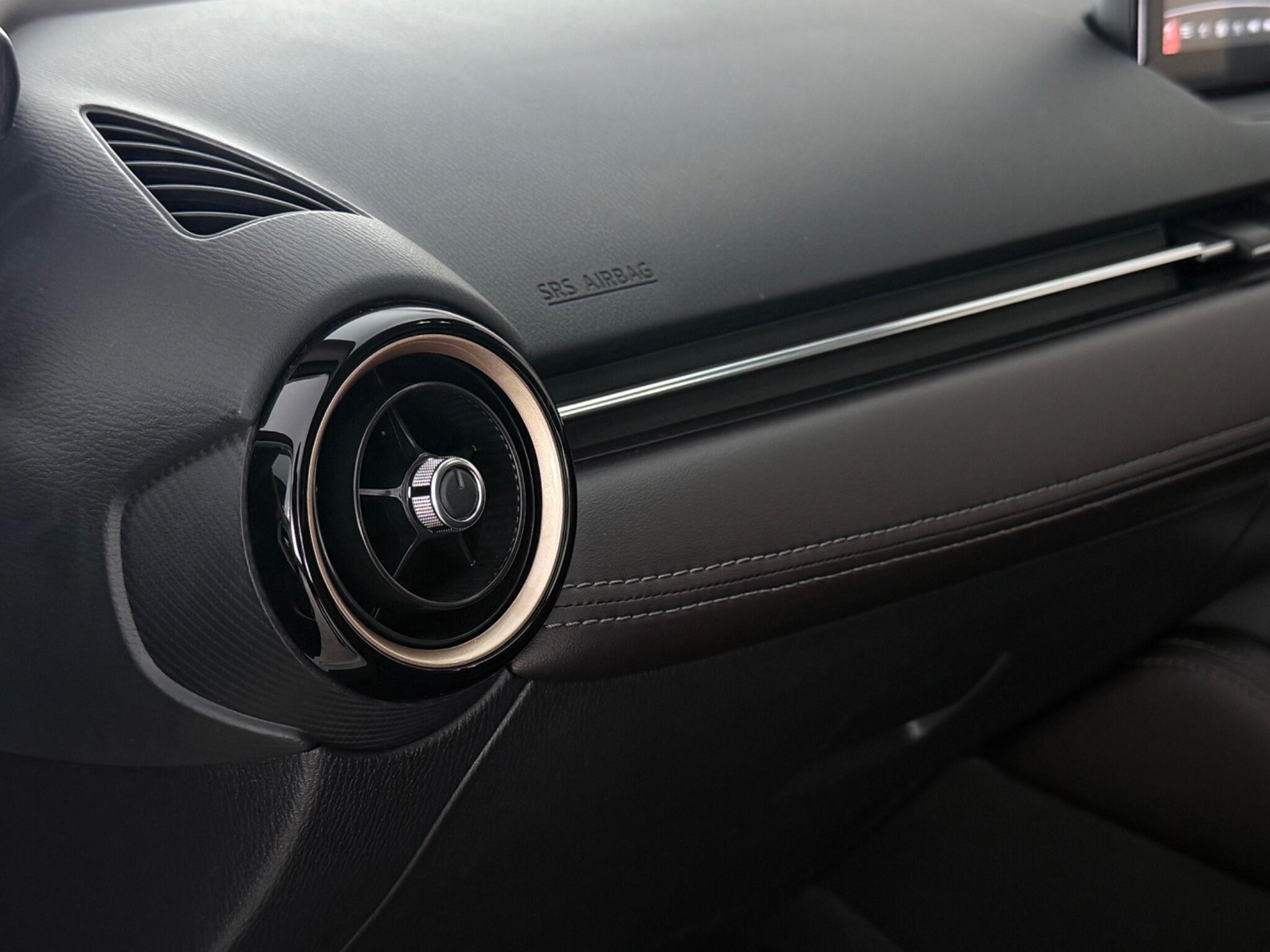 Mazda Mazda2 view 19