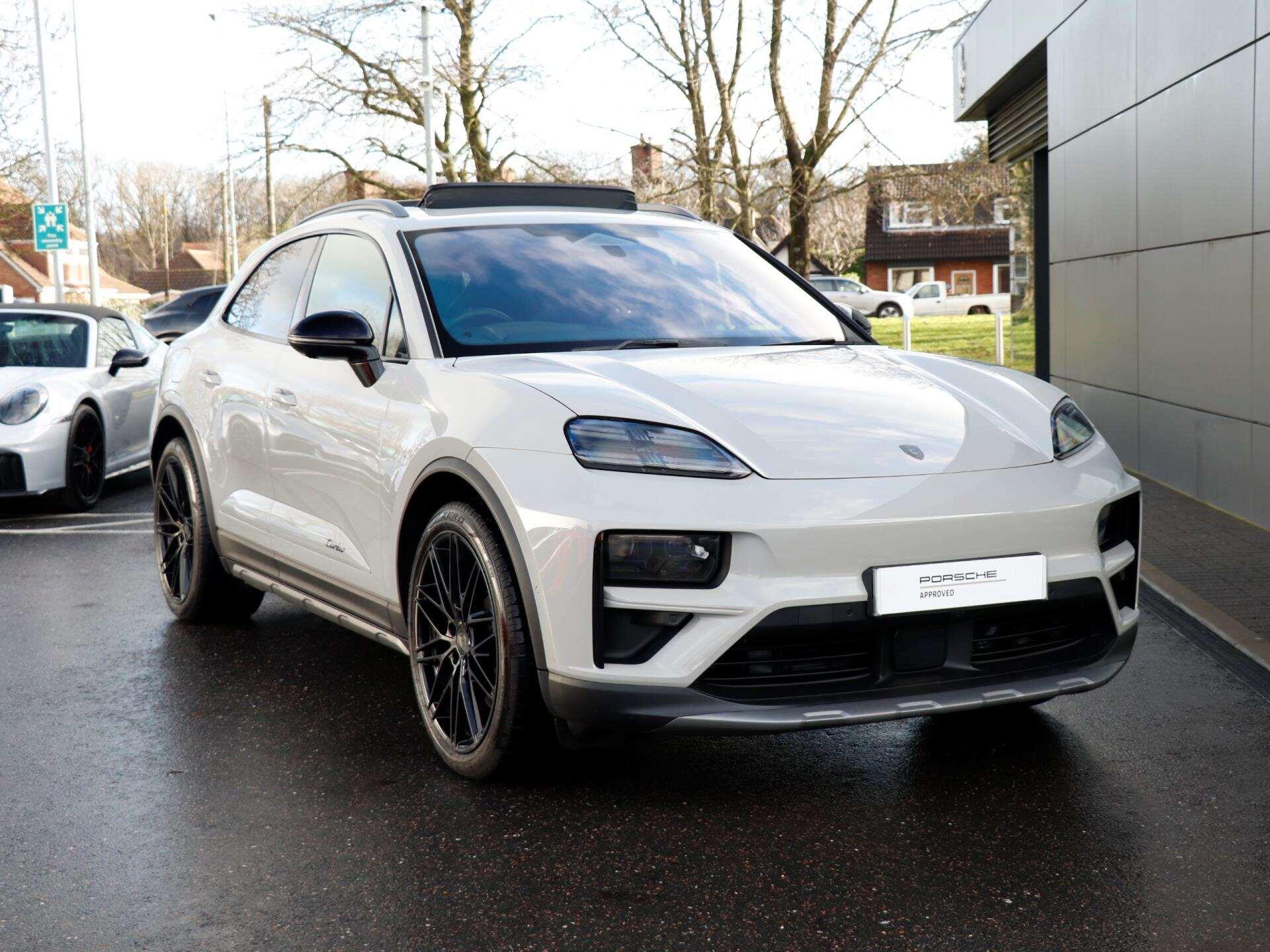 Porsche Macan view 34