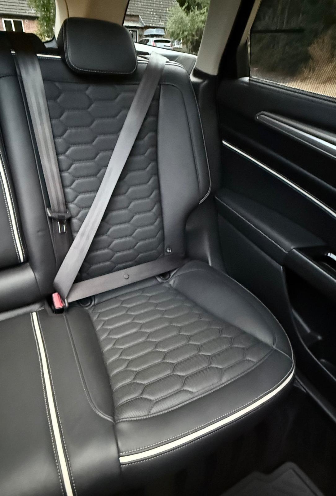 Ford Mondeo view 43