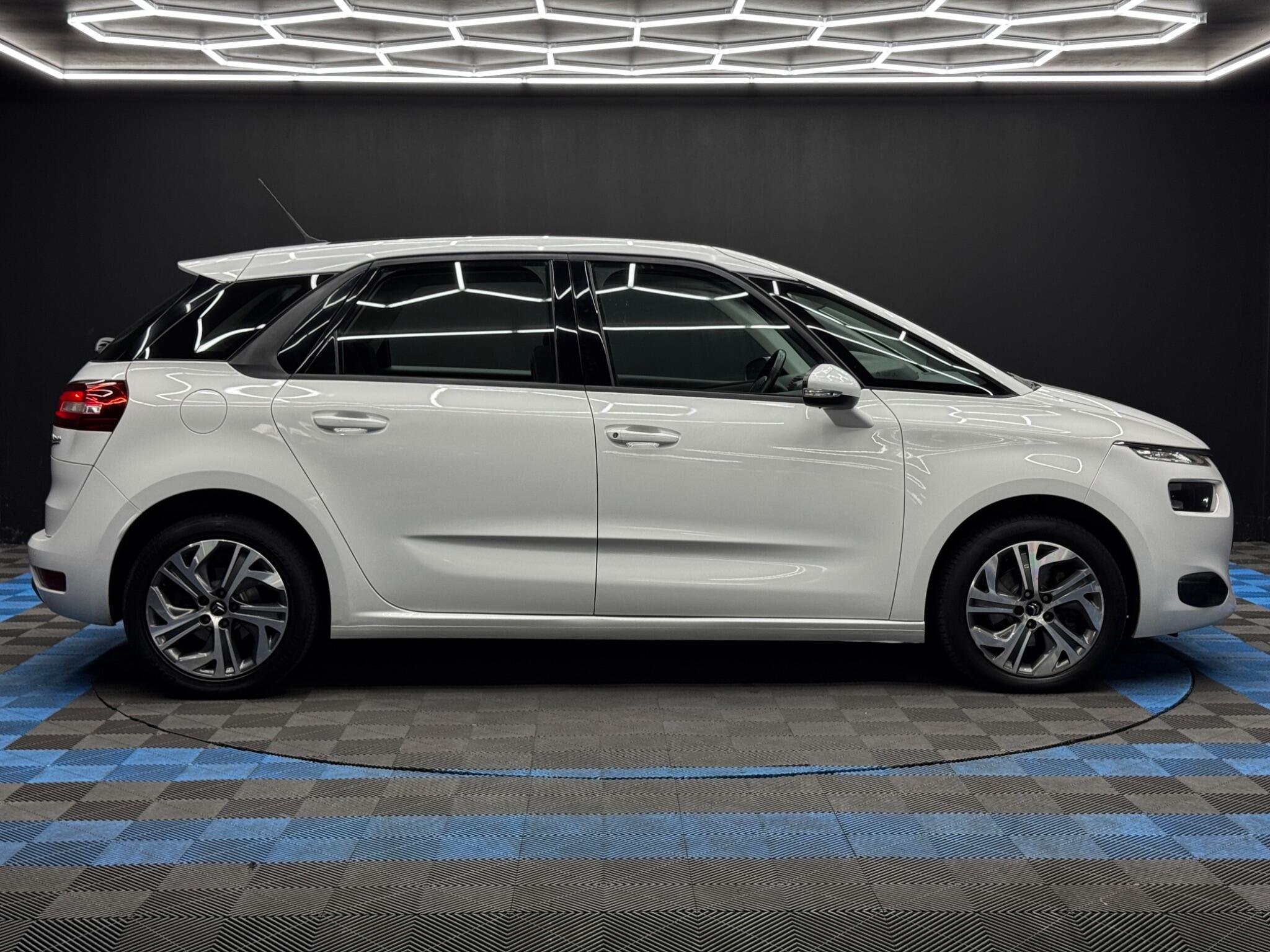 Citroen C4 Picasso view 4
