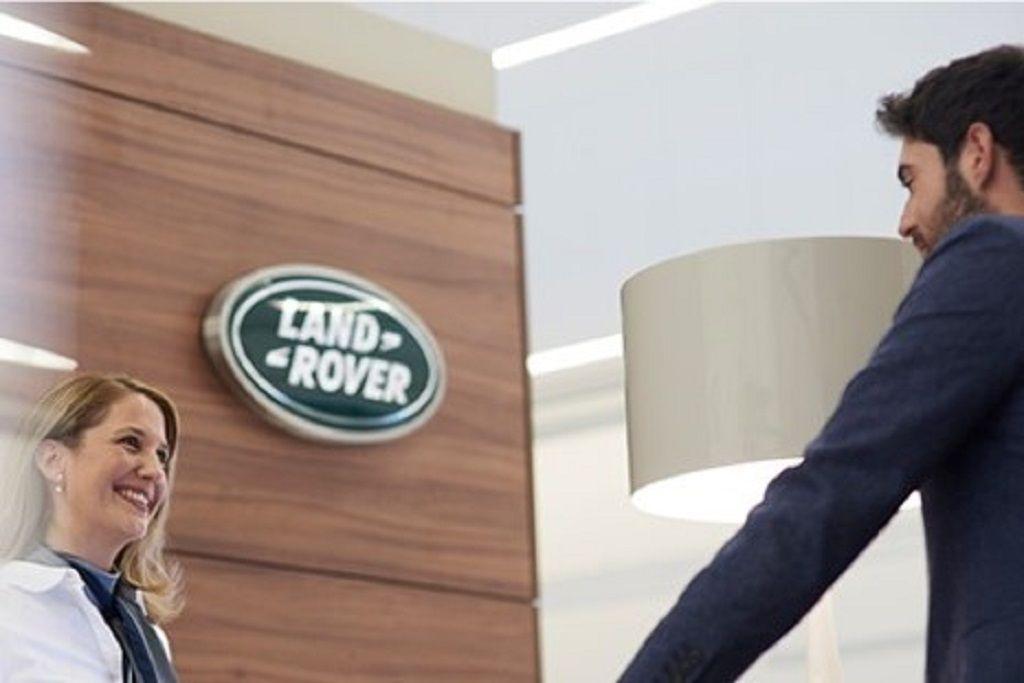 Land Rover Discovery Sport view 9