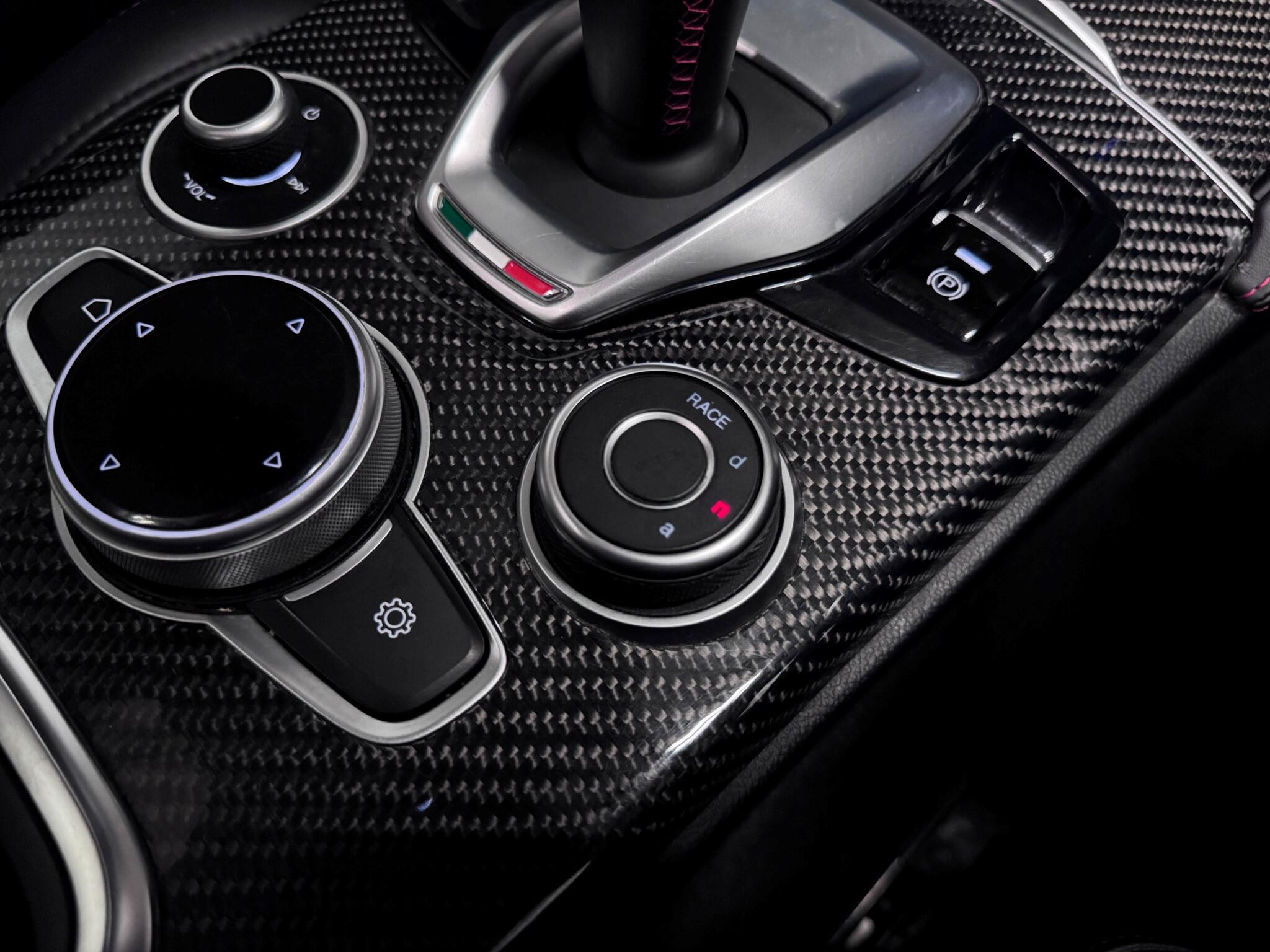 Alfa Romeo Stelvio view 38