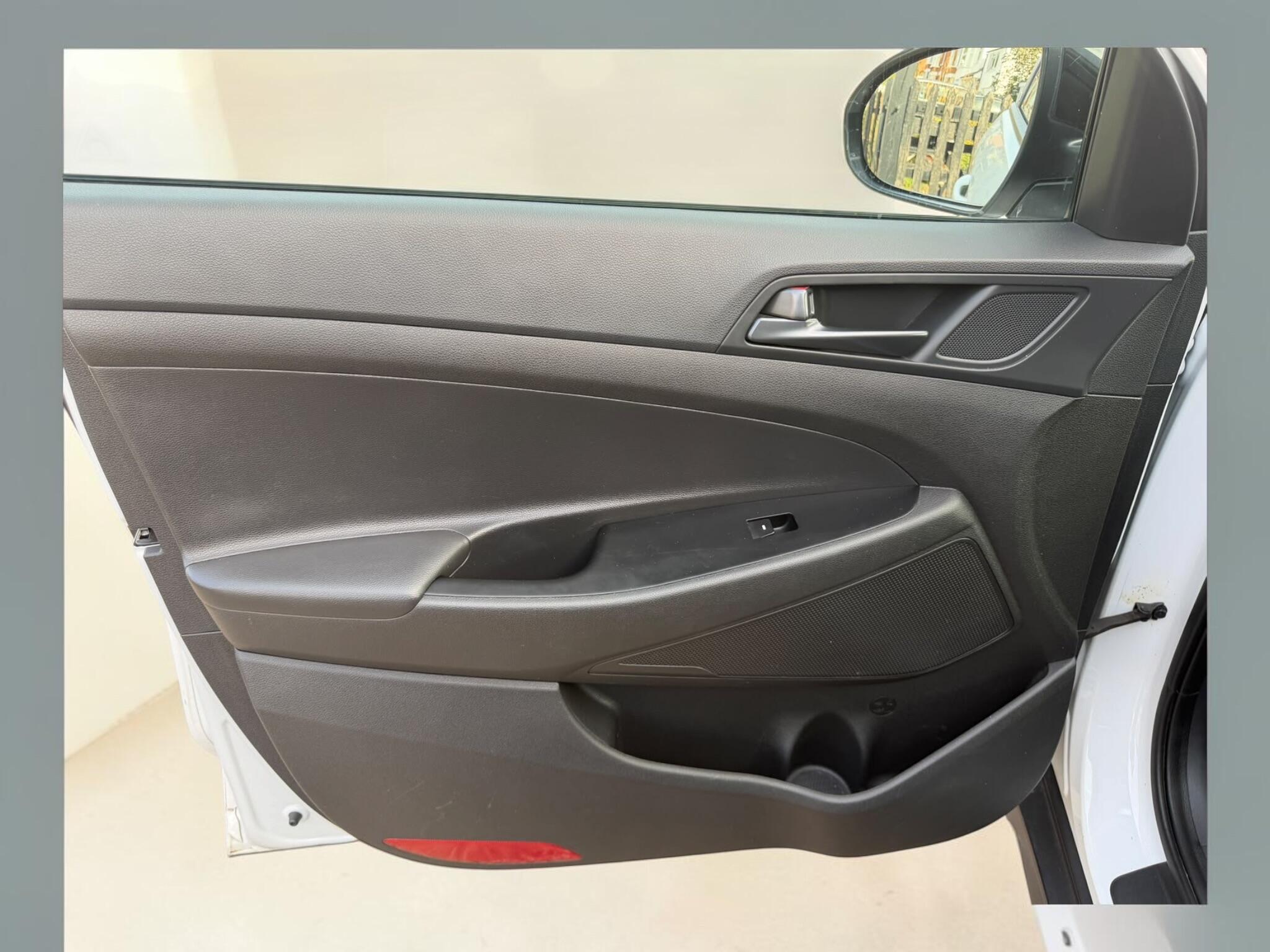 Hyundai Tucson view 32