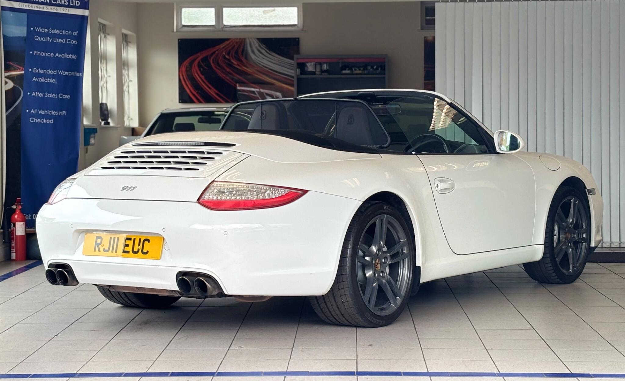 Porsche 911 view 11