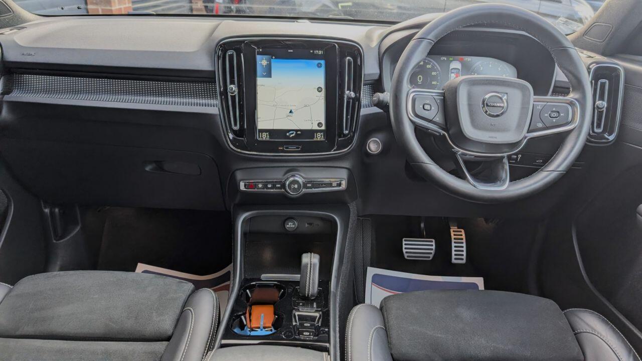 Volvo XC40 view 7