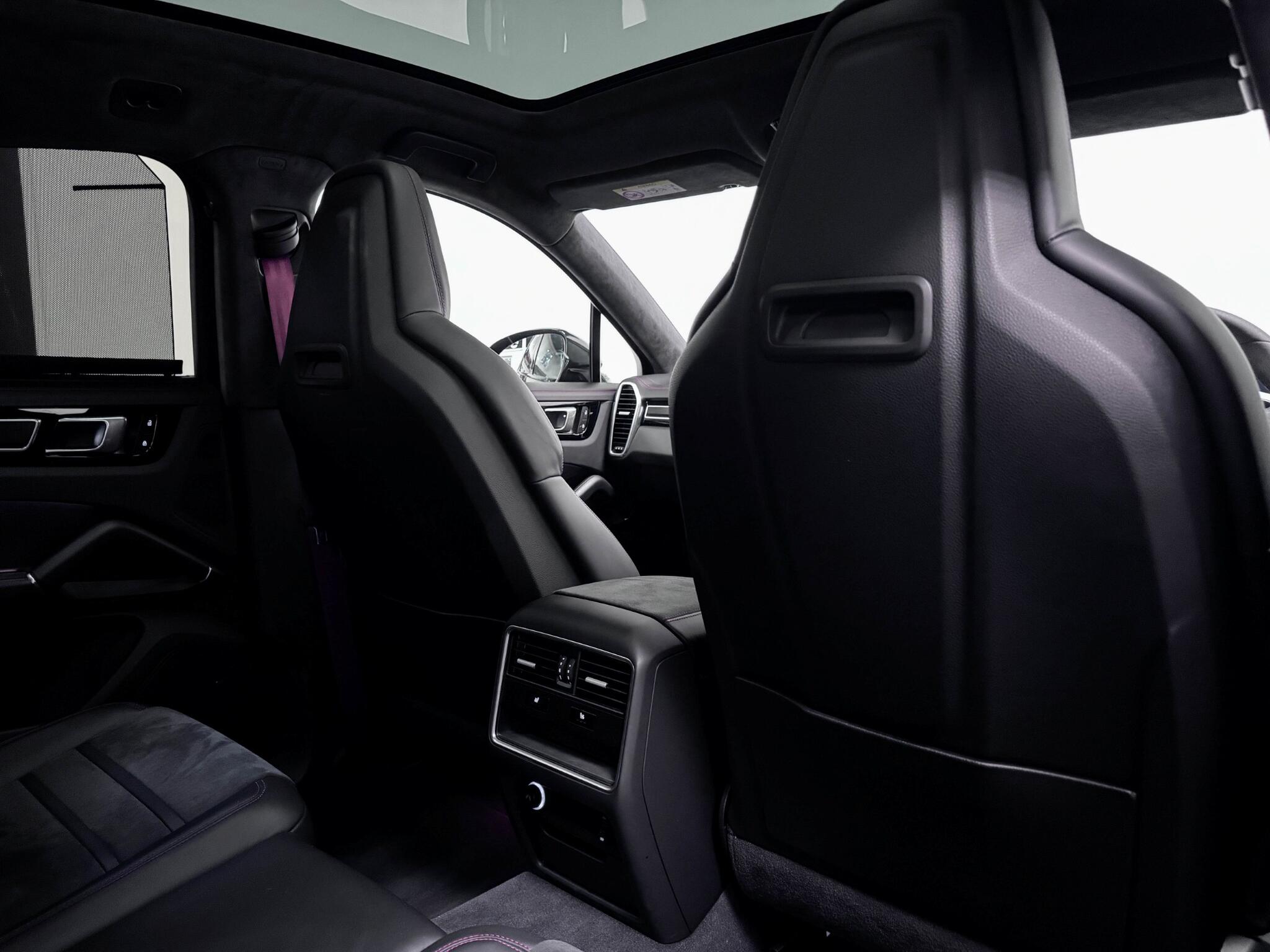 Porsche Cayenne view 28