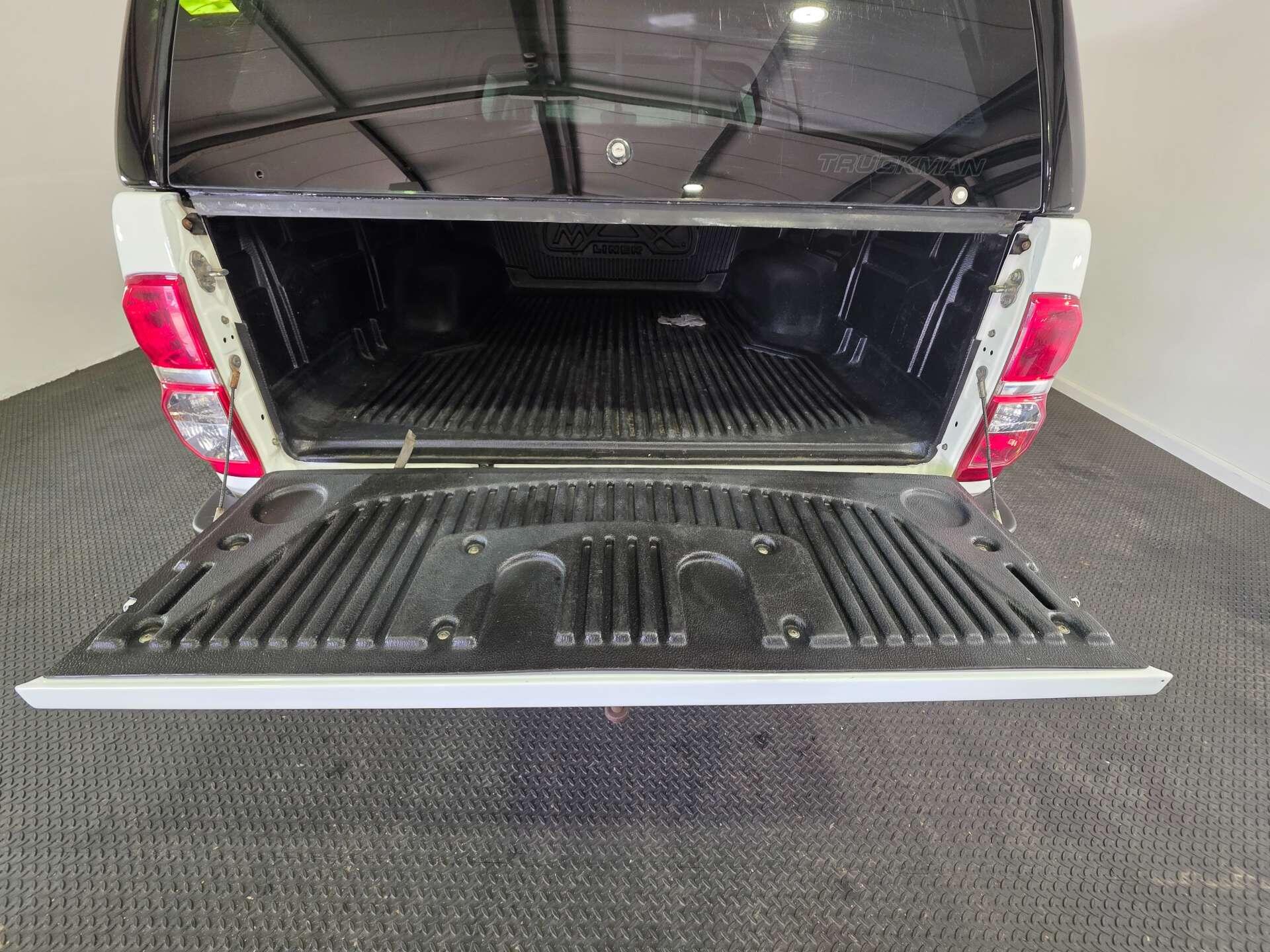 Toyota Hilux view 29