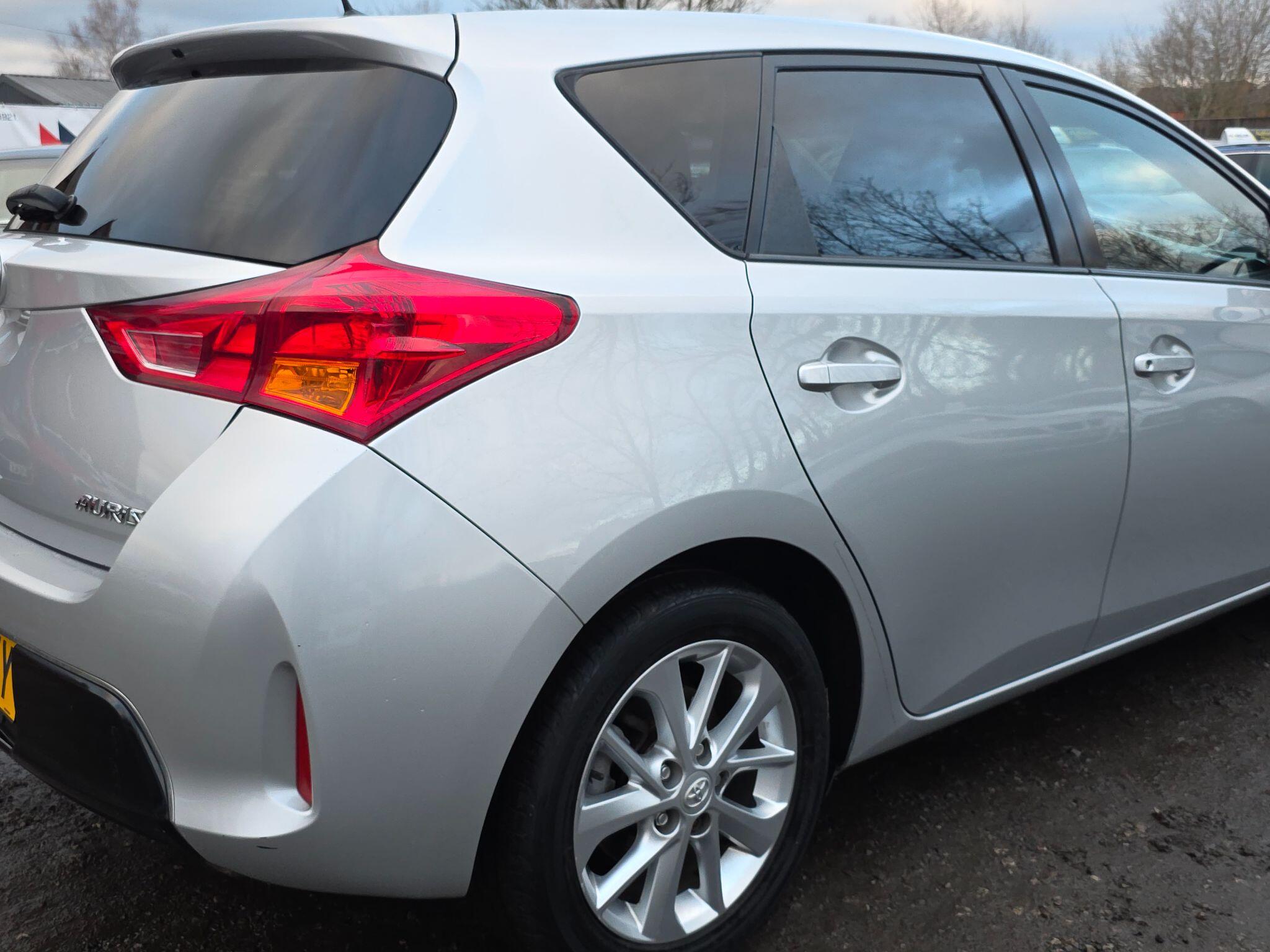 2013 Toyota Auris image 65