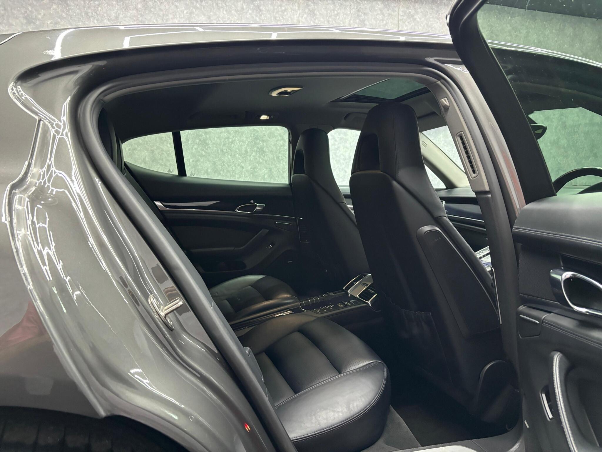 Porsche Panamera view 9