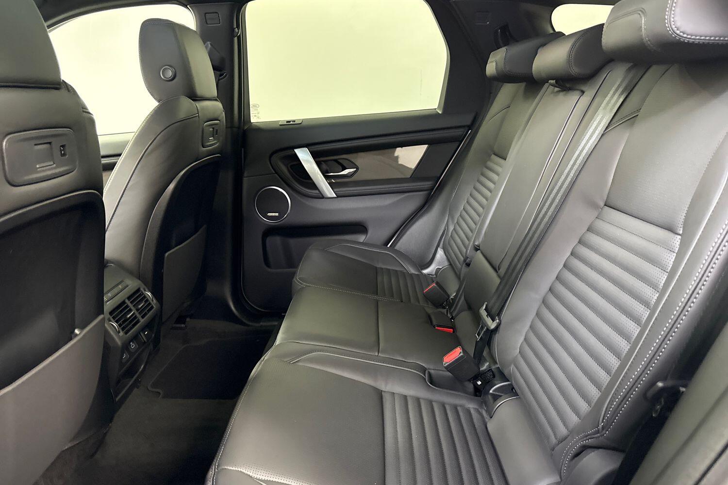 Land Rover Discovery Sport view 16