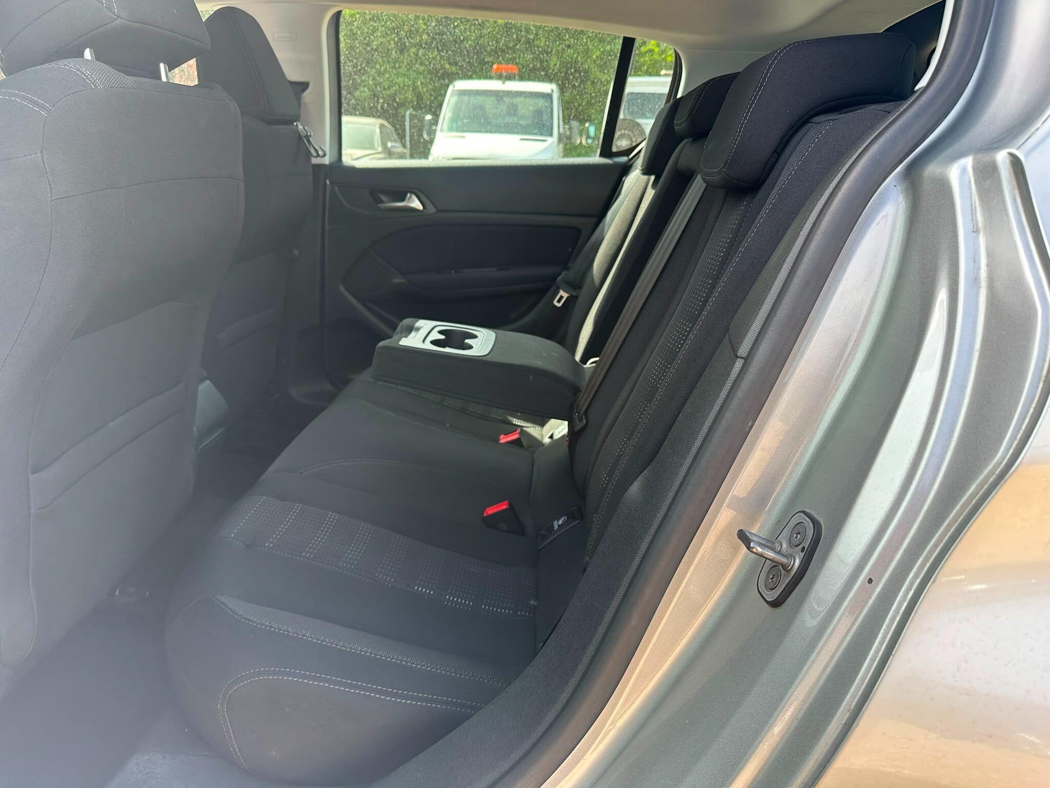Peugeot 308 view 11