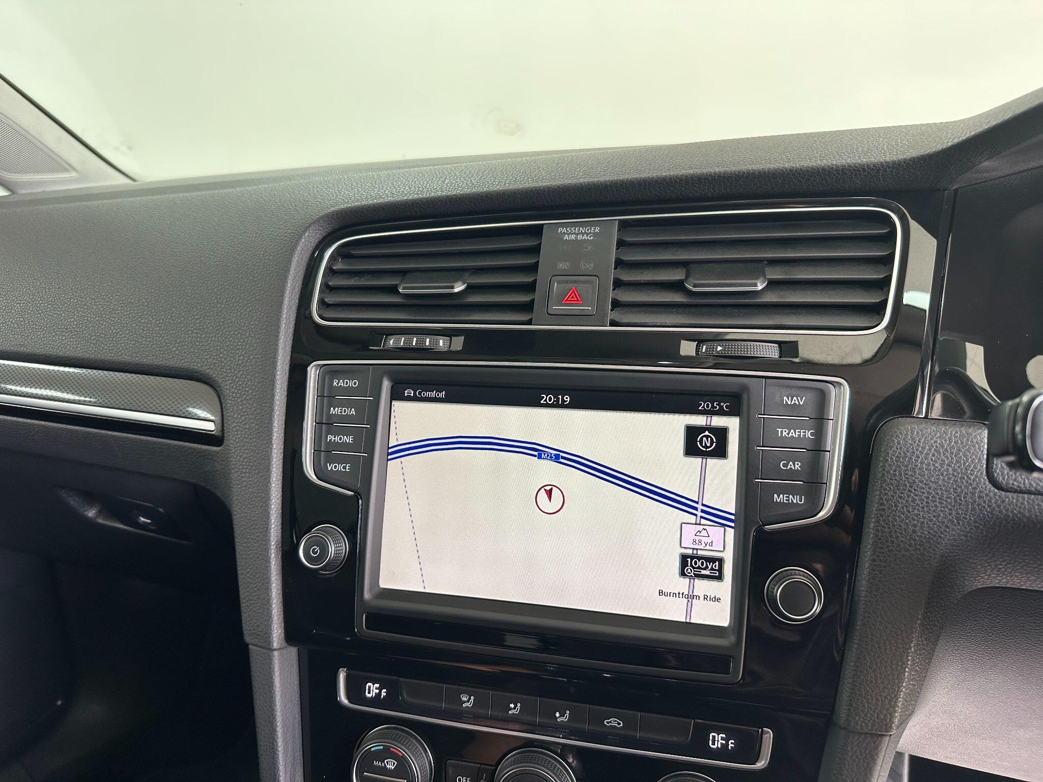 2014 Volkswagen Golf image 21