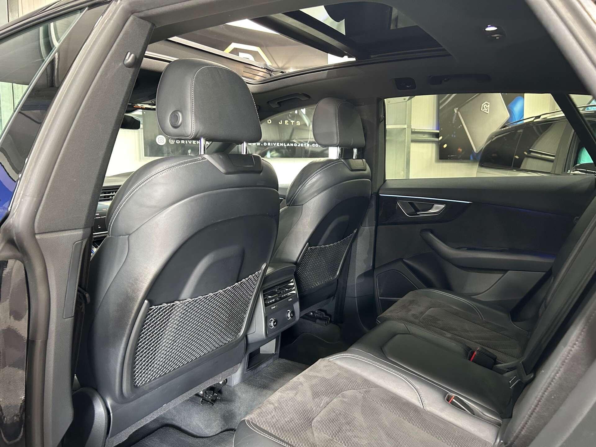Audi Q8 view 24