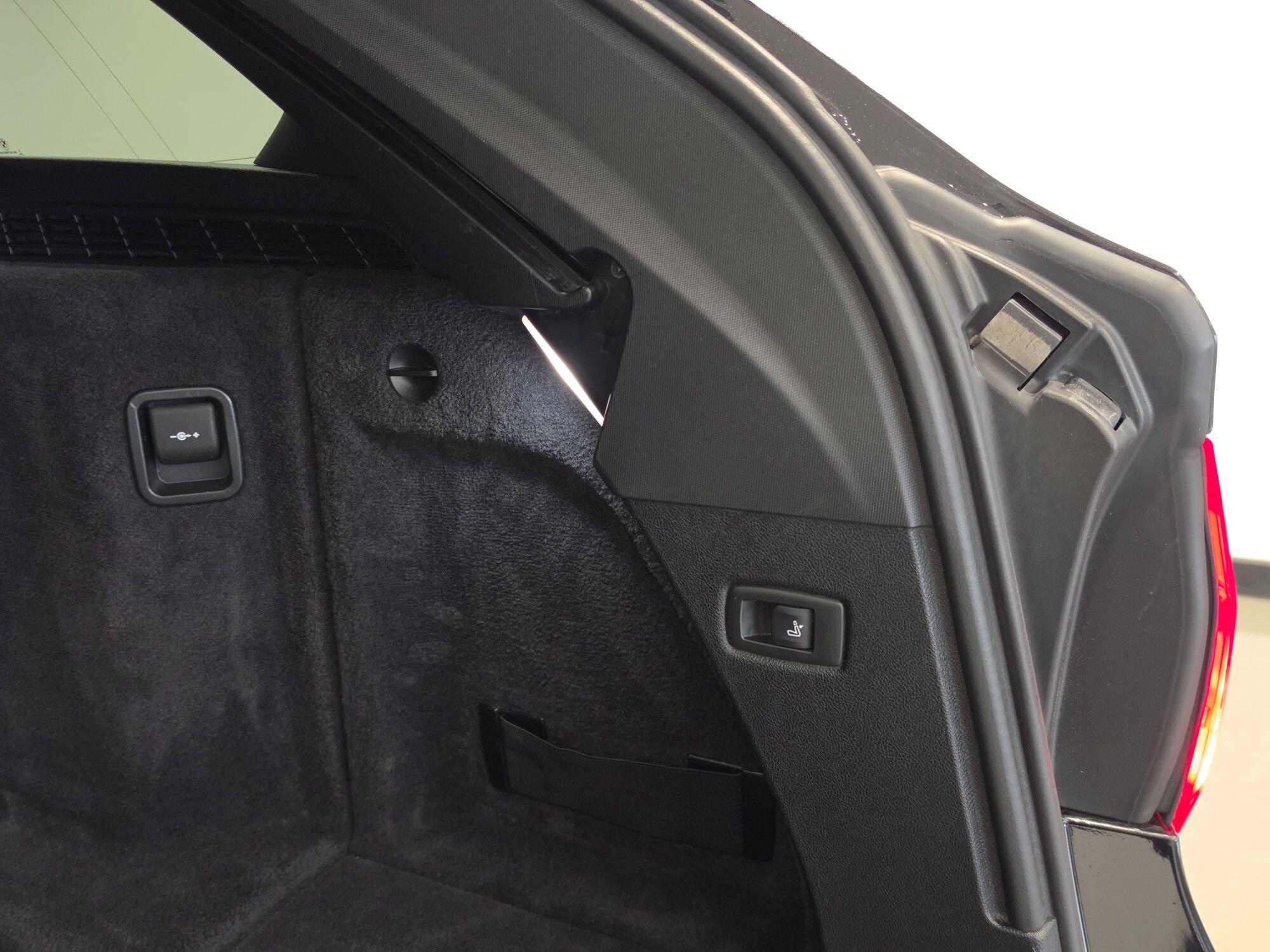 BMW 5 Series view 56