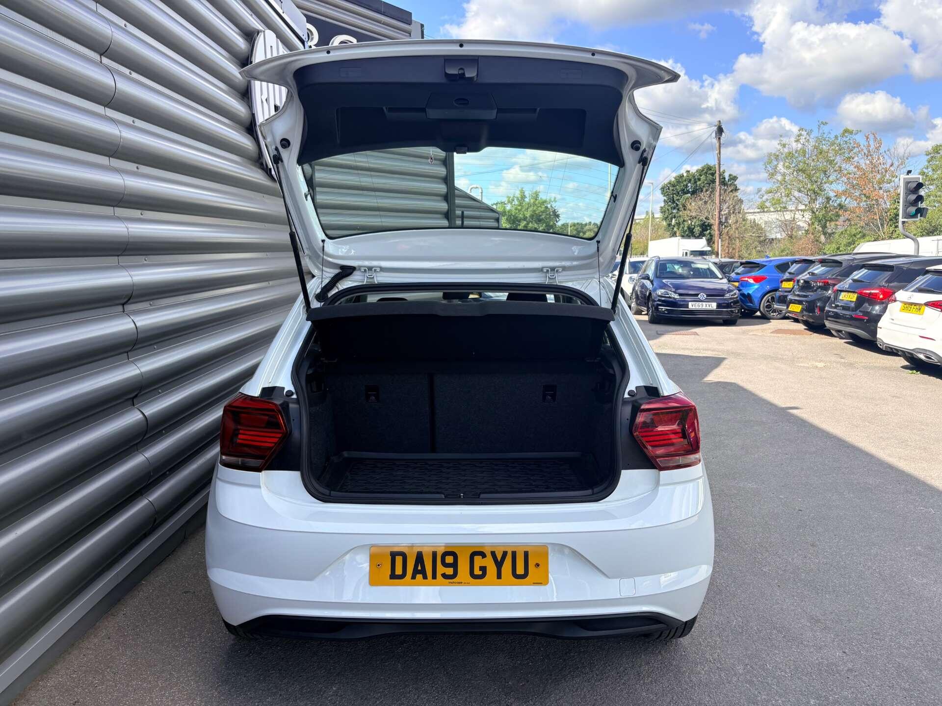 Volkswagen Polo view 5