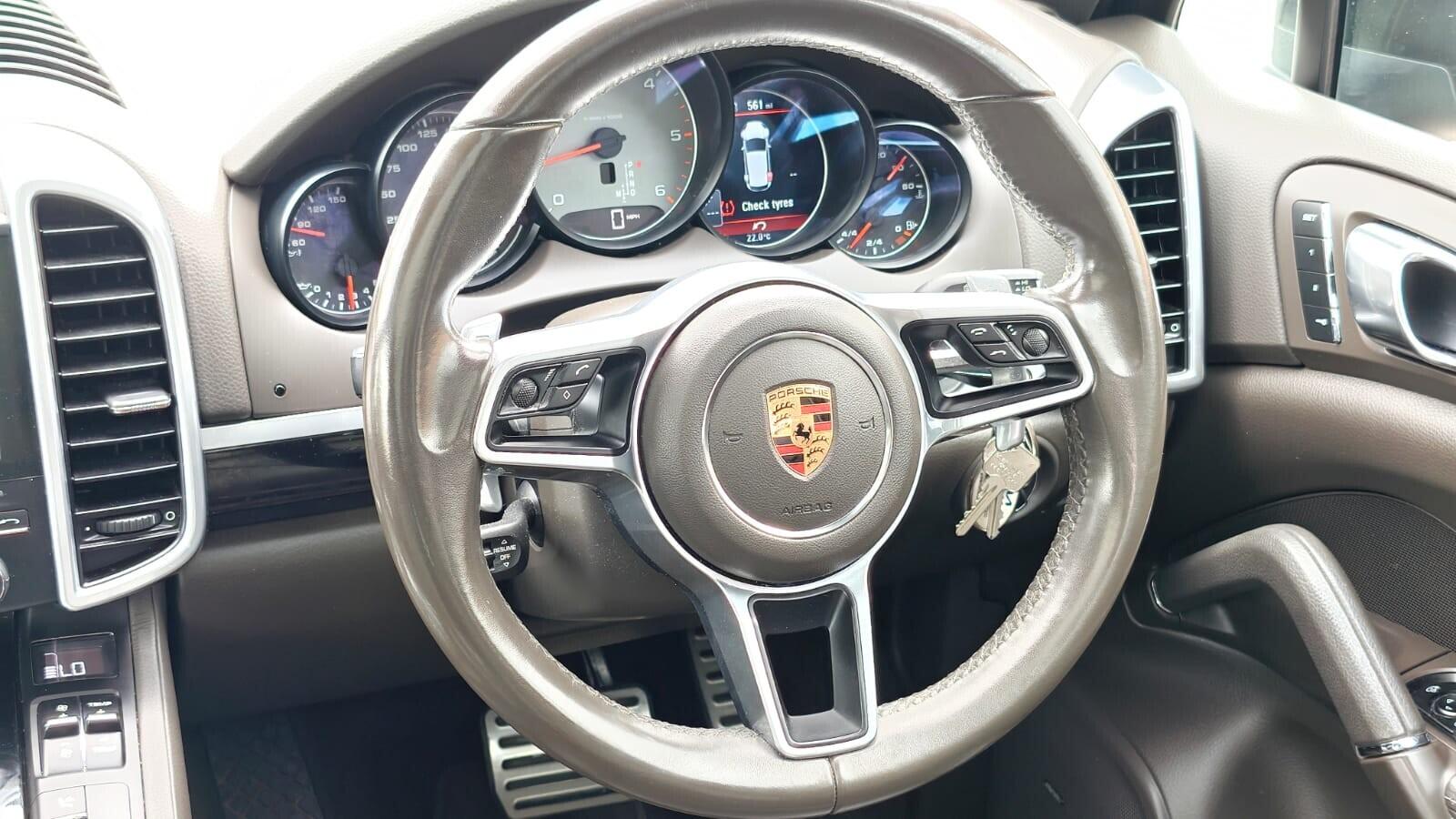 Porsche Cayenne view 14