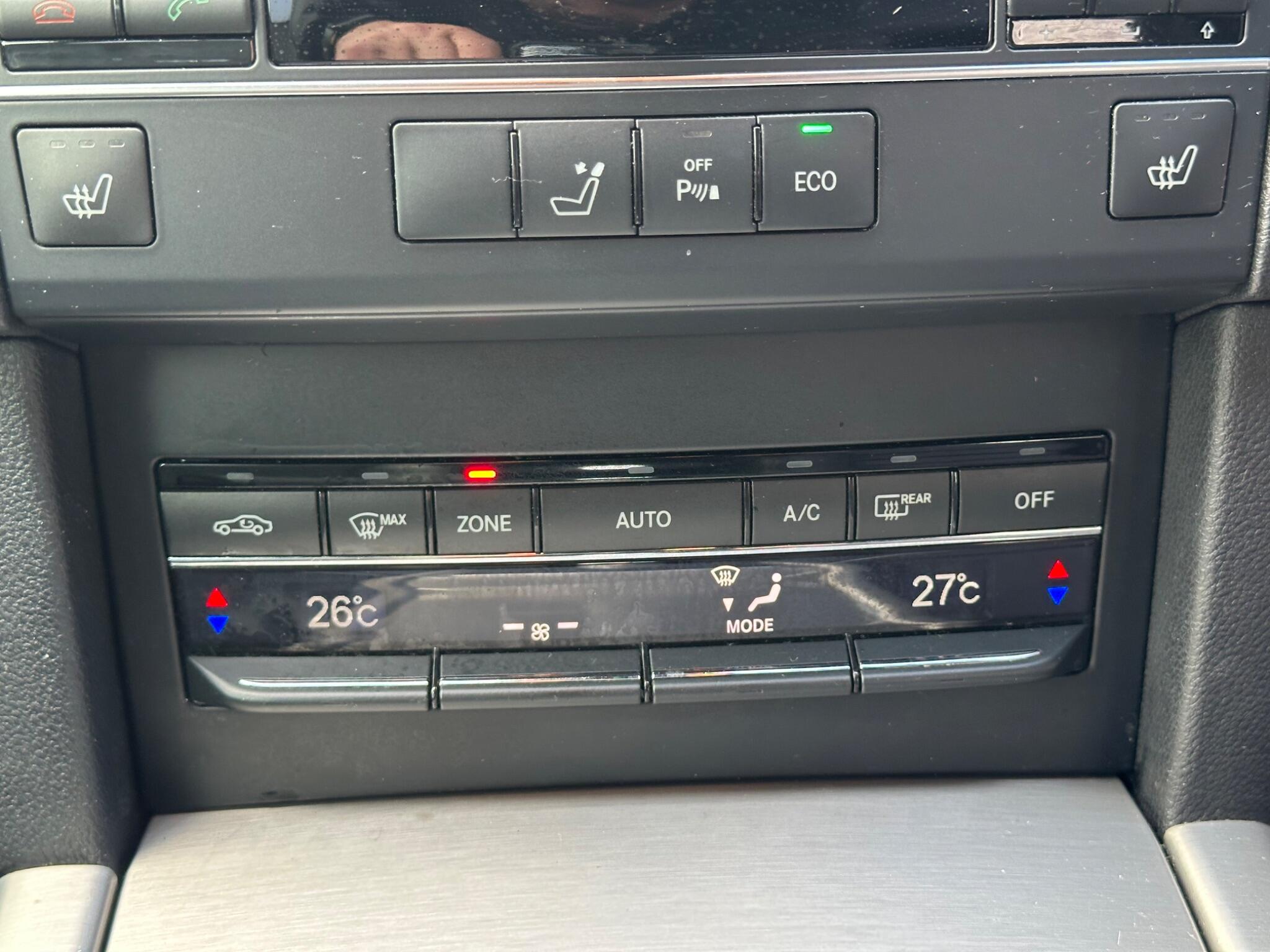 Mercedes-Benz E-Class view 35