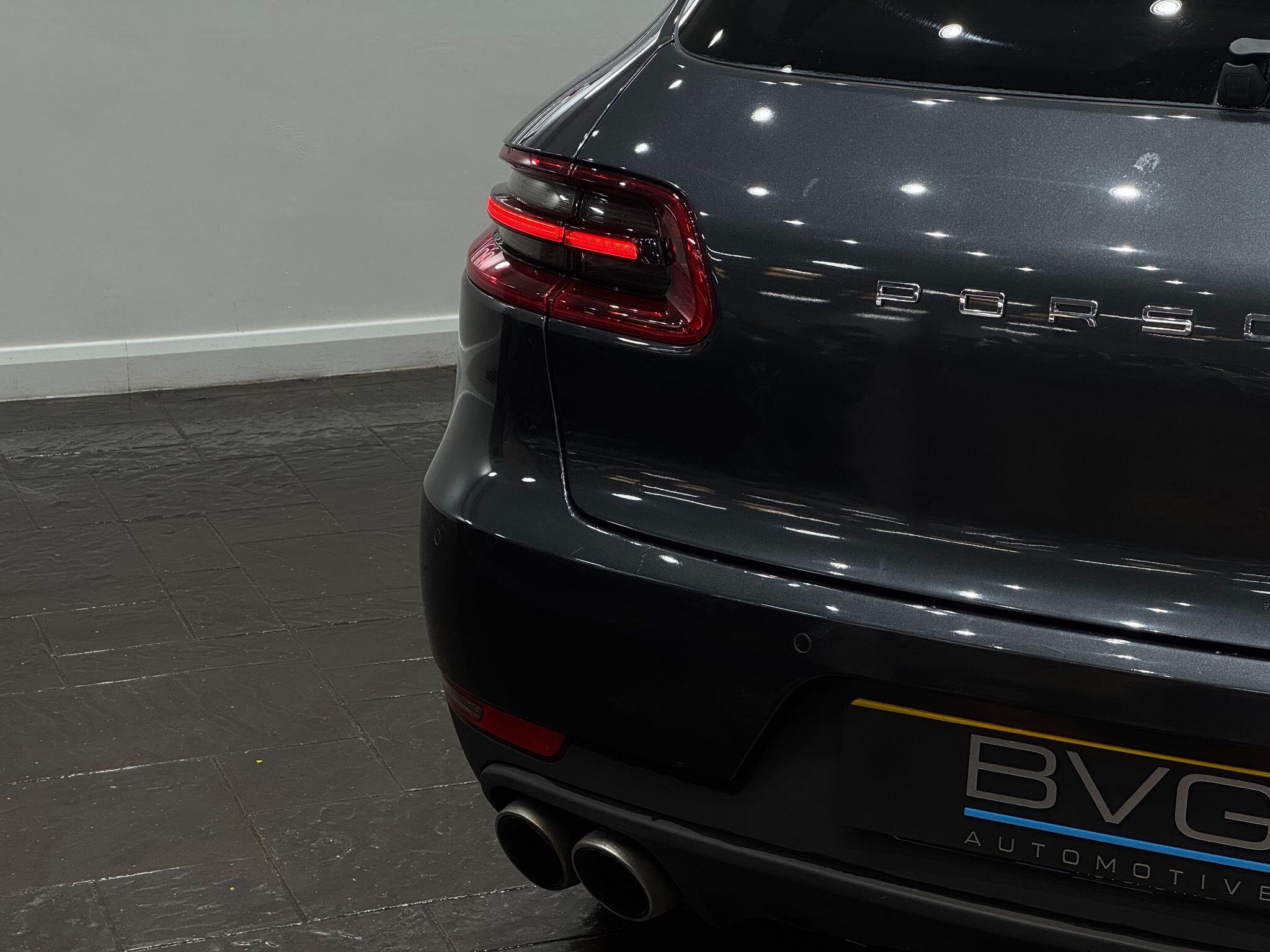 Porsche Macan view 17